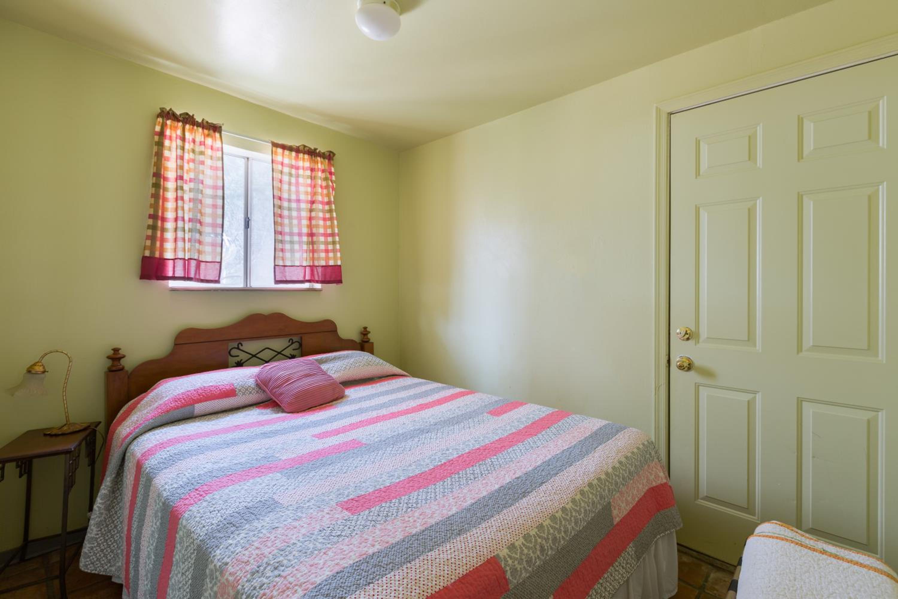 Standard Double Room with Shared Bathroom photo 1