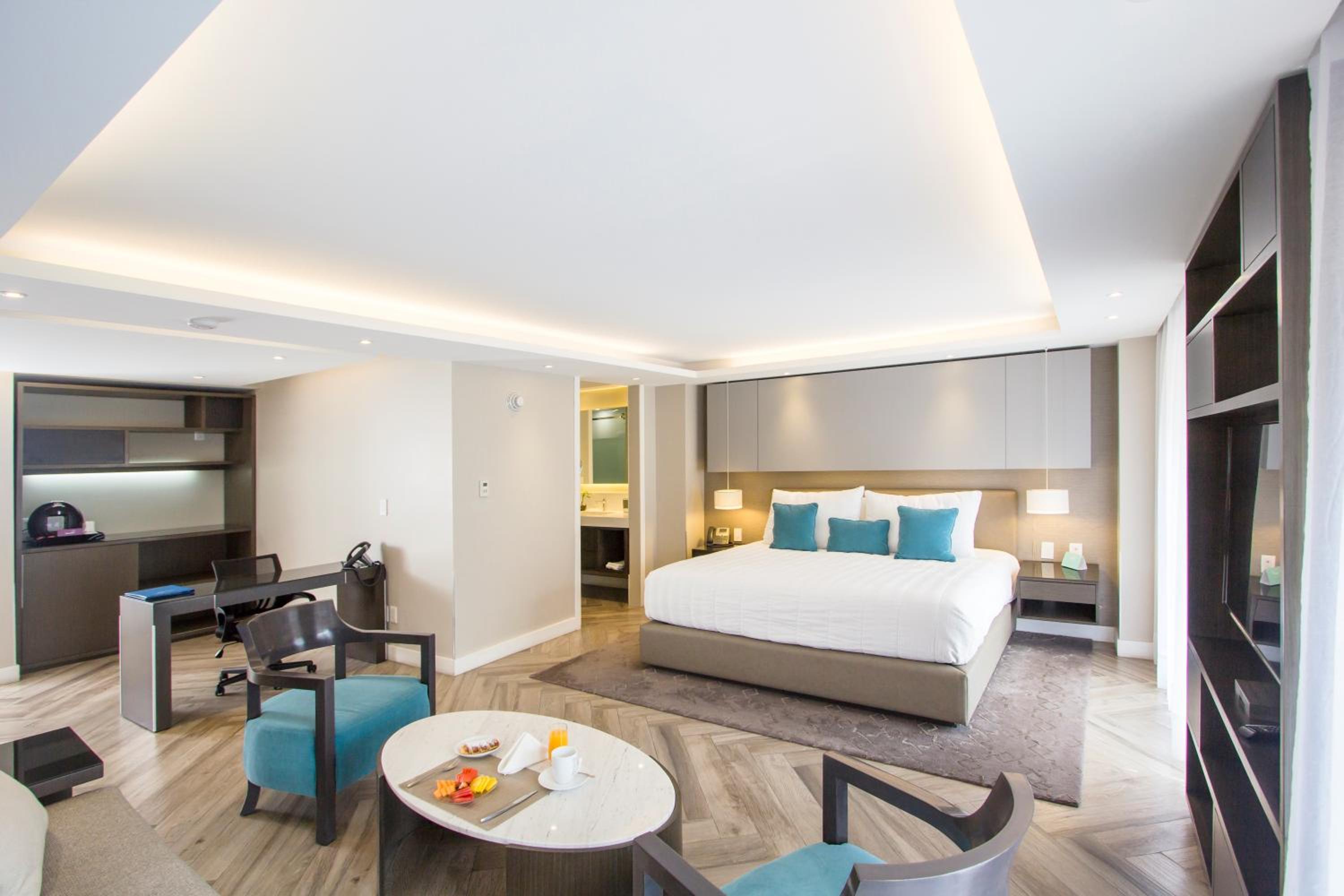 Junior Suite with Patio thumbnail 6
