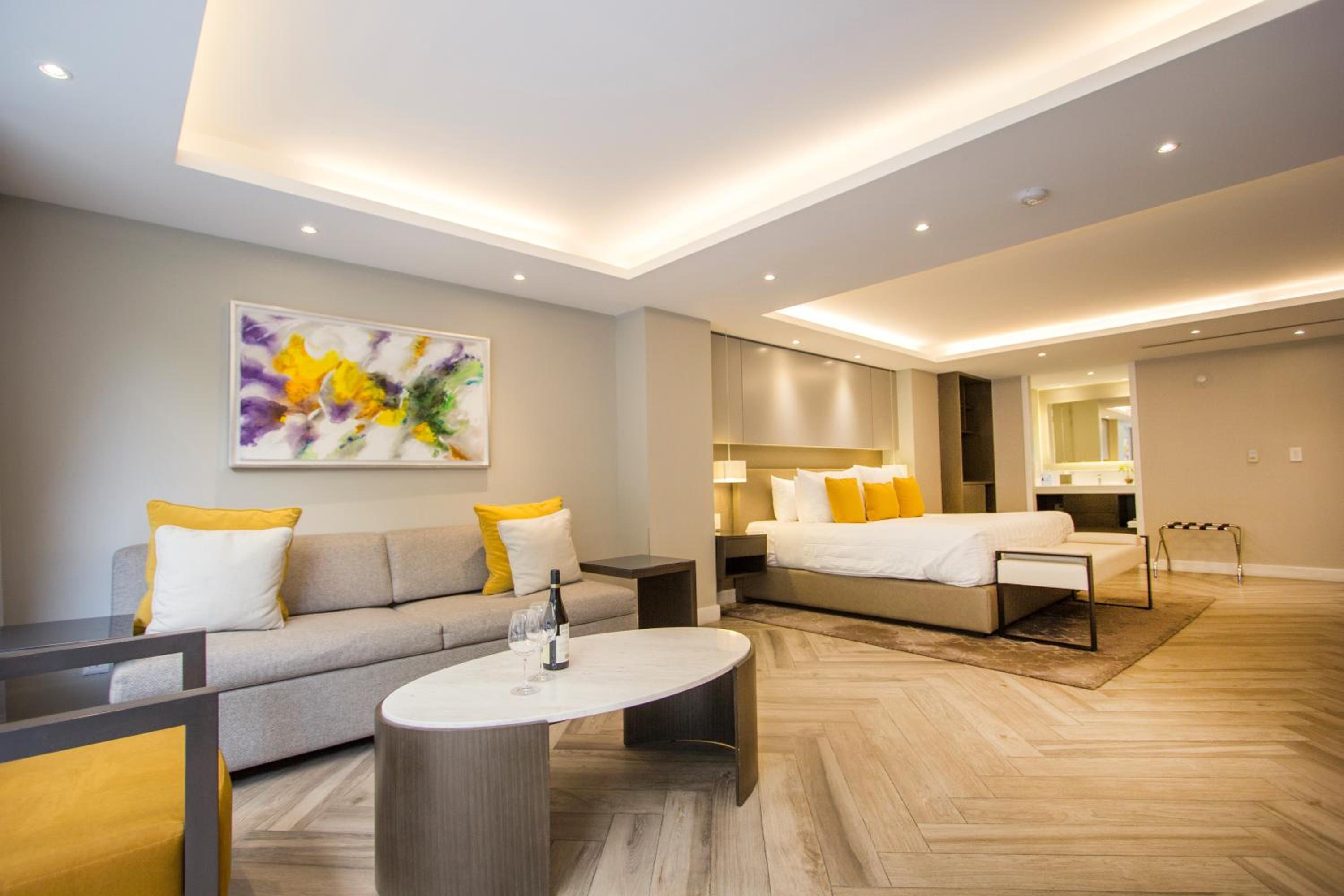 Junior Suite with Patio thumbnail 5