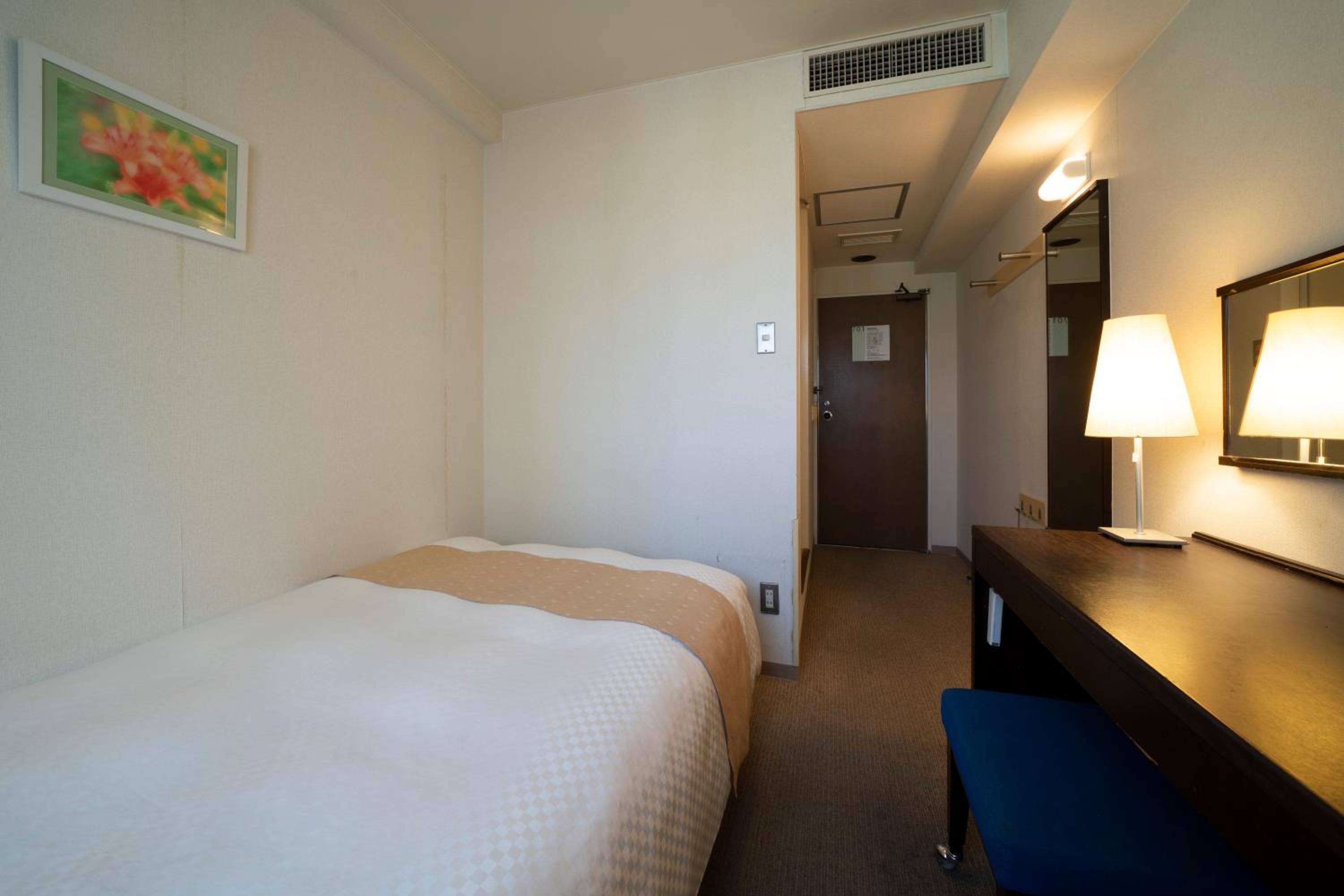 Single Room - Smoking photo 2
