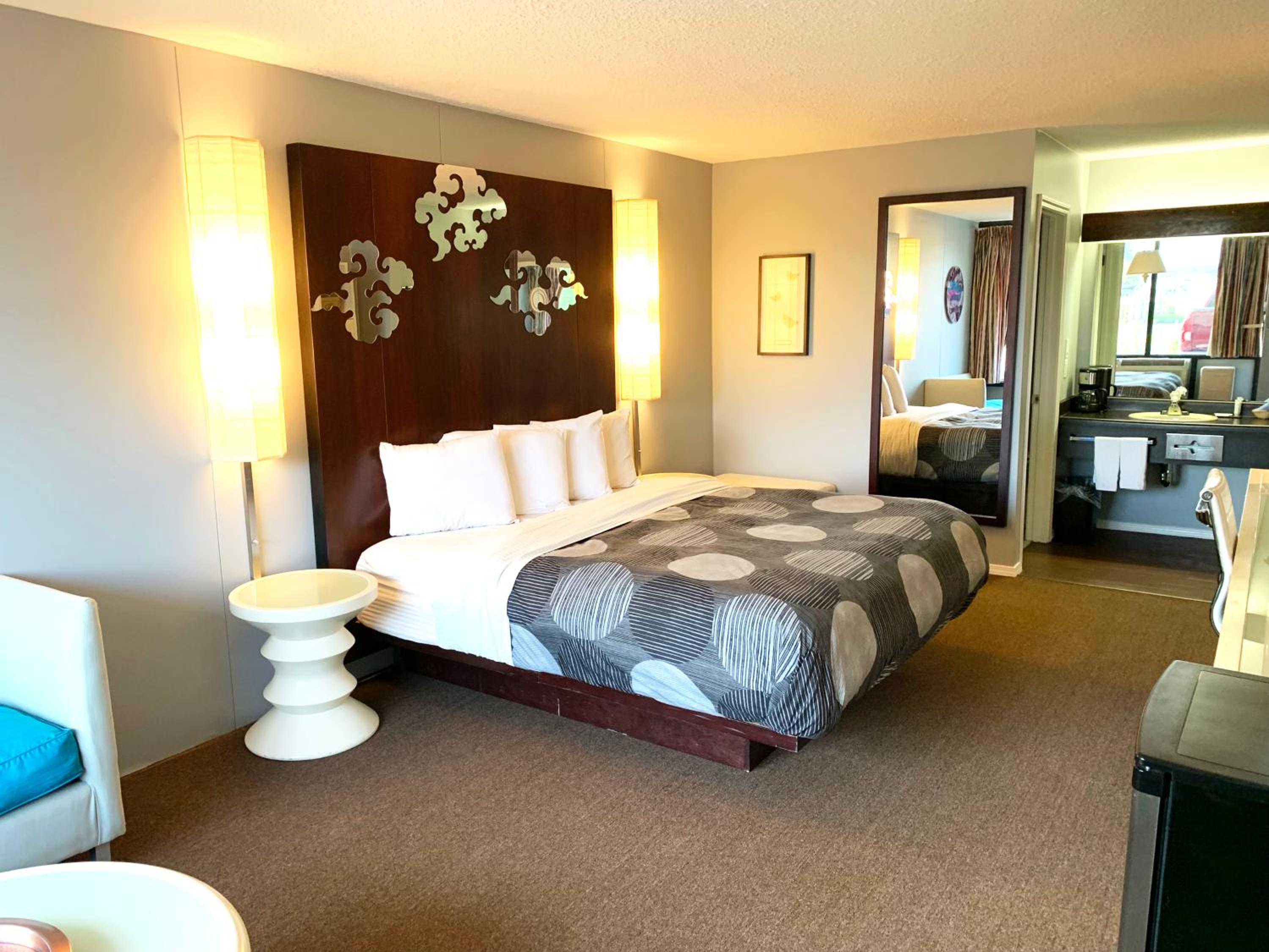 King Room - Non-Smoking photo 1