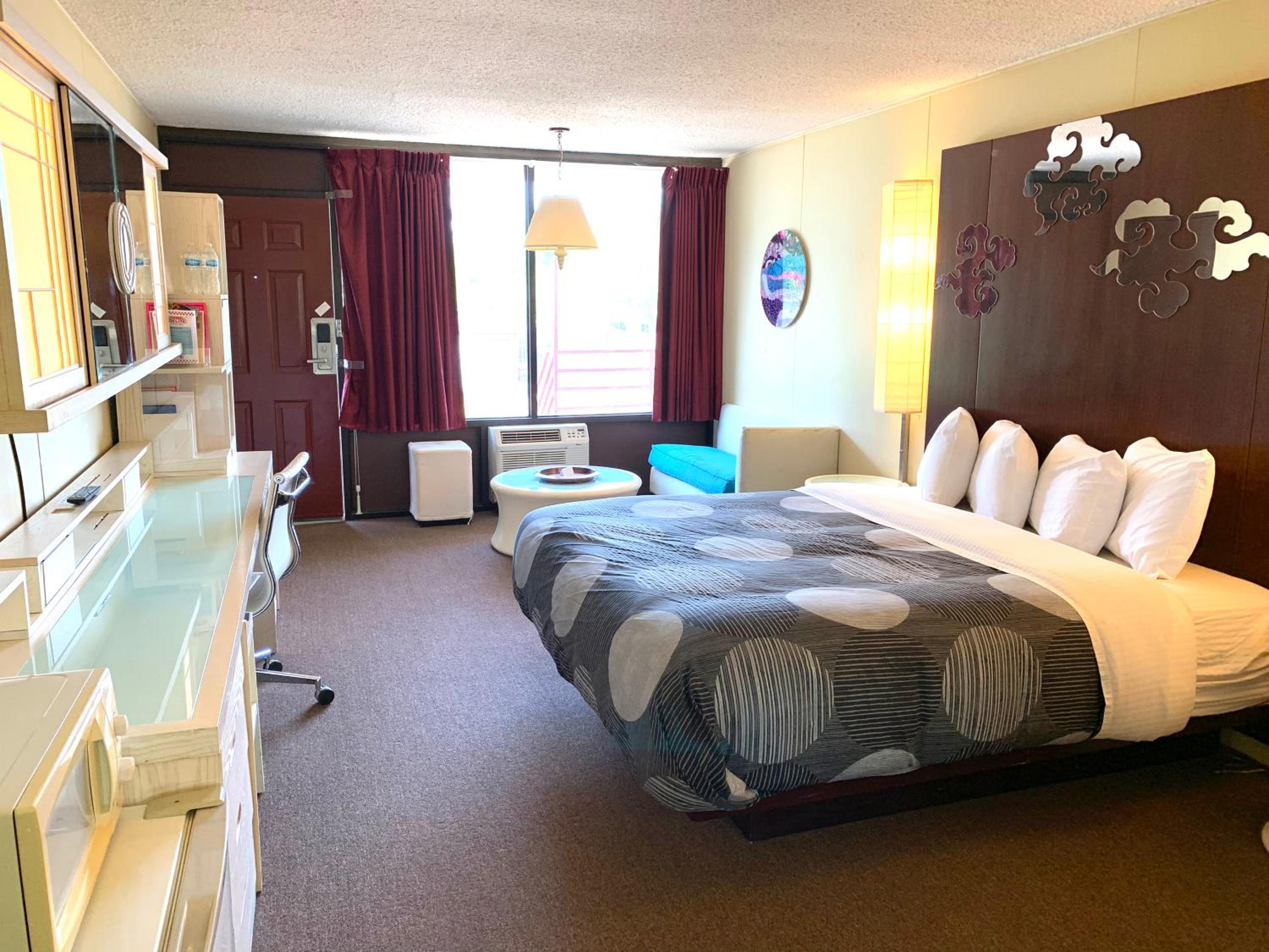King Room - Non-Smoking photo 3