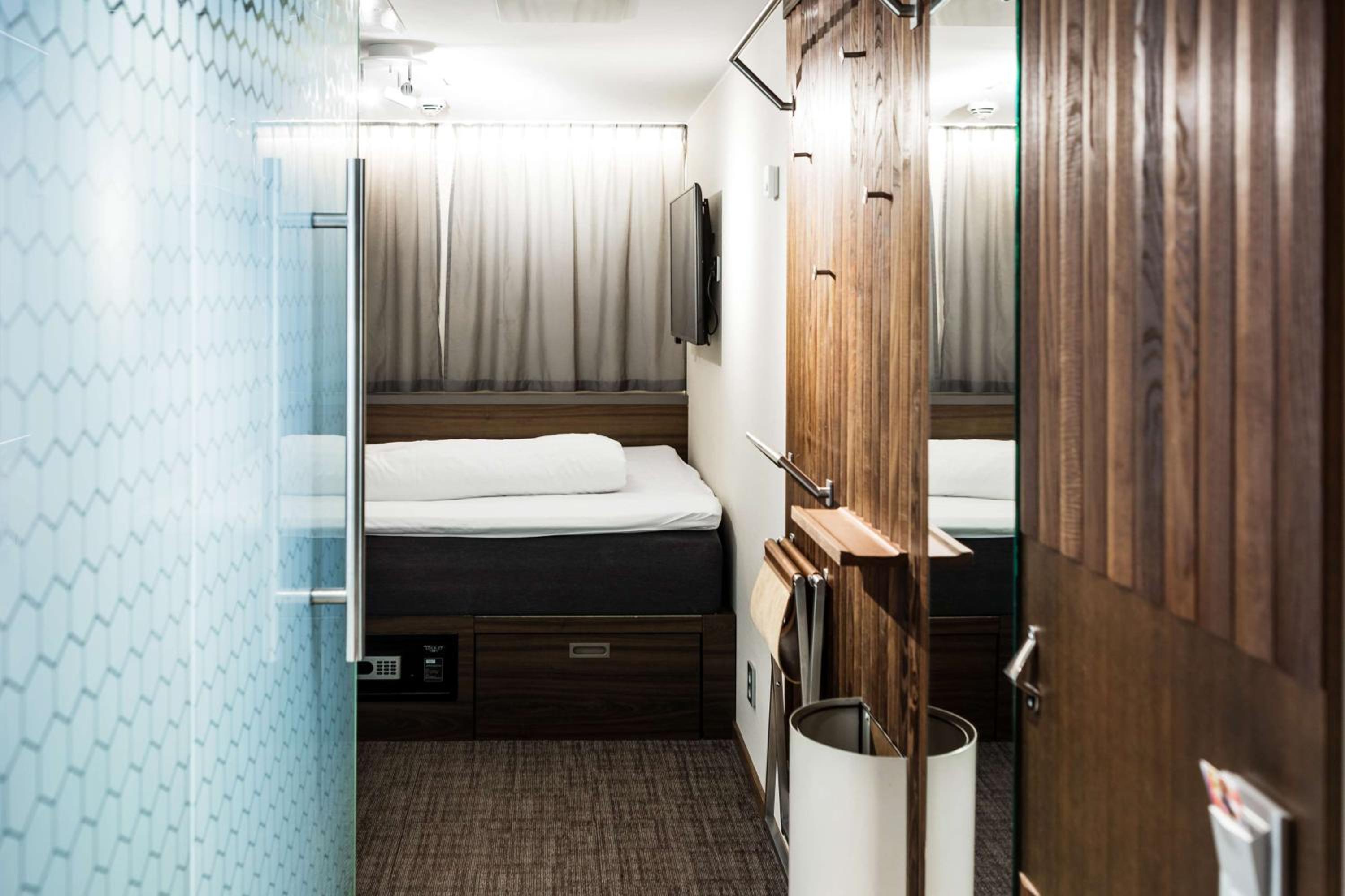 Small & Smart Double - No window