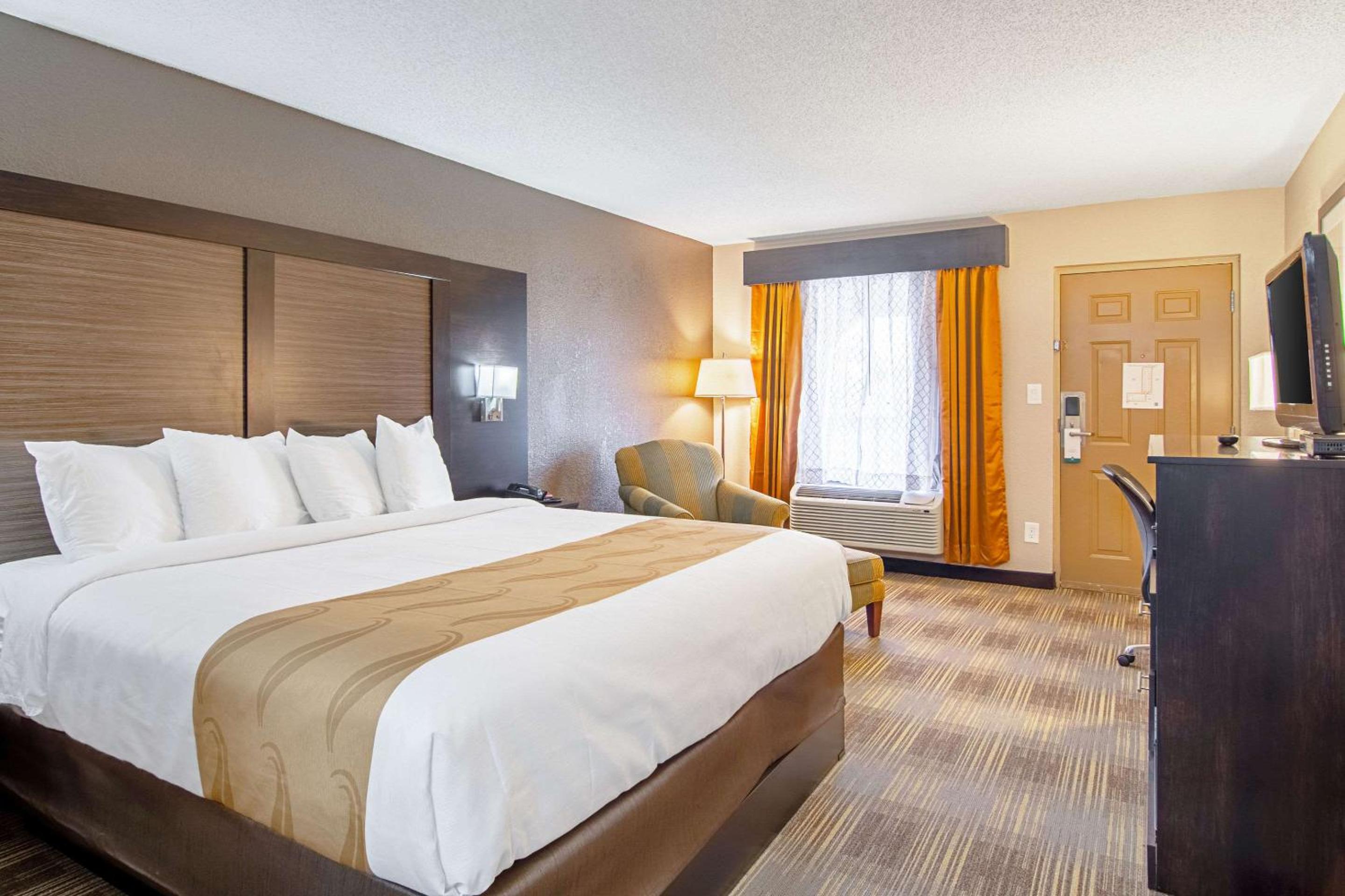 King Room - Non-Smoking - Photo 4