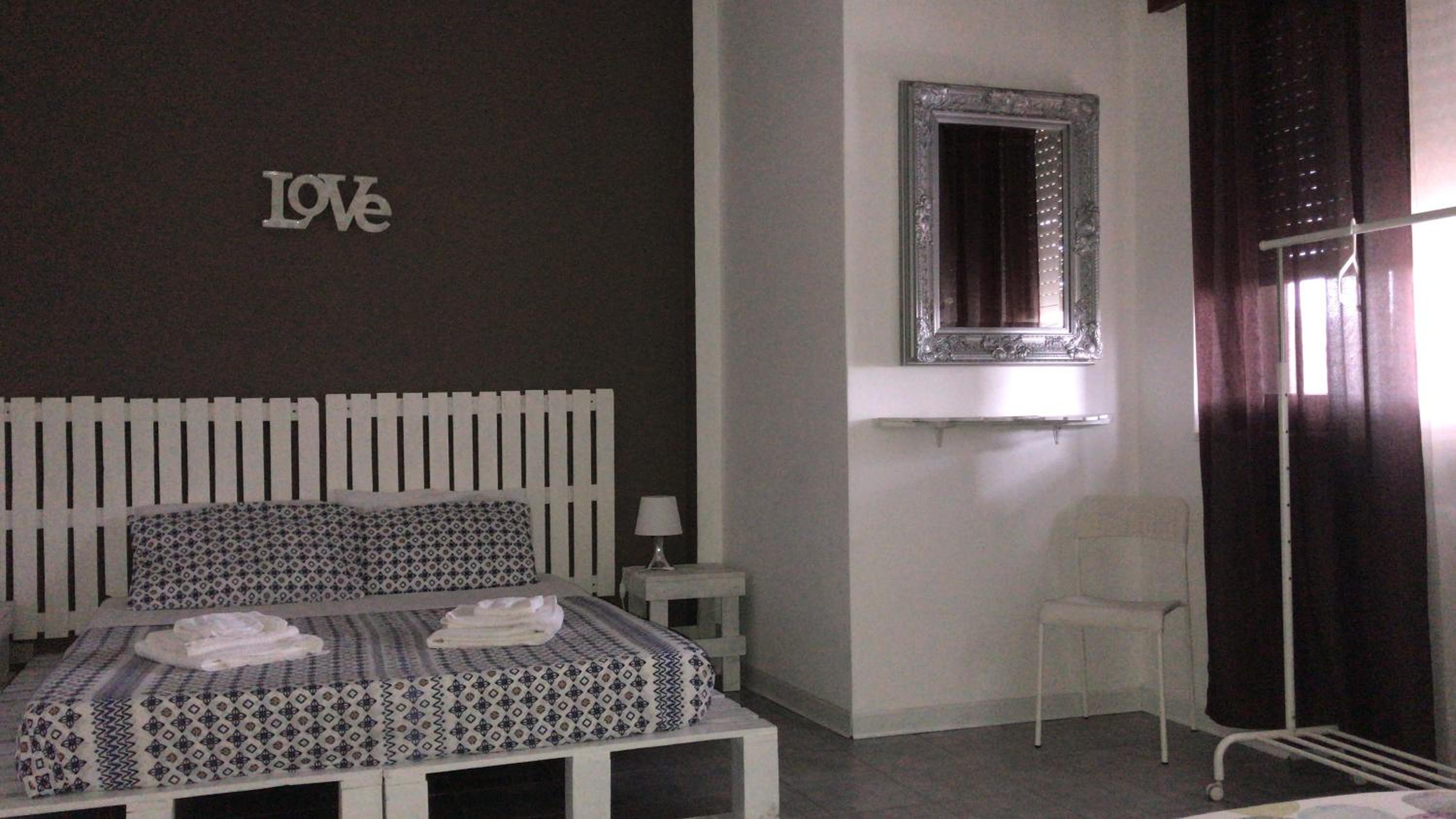 Double or Twin Room with Bathroom - Photo 2
