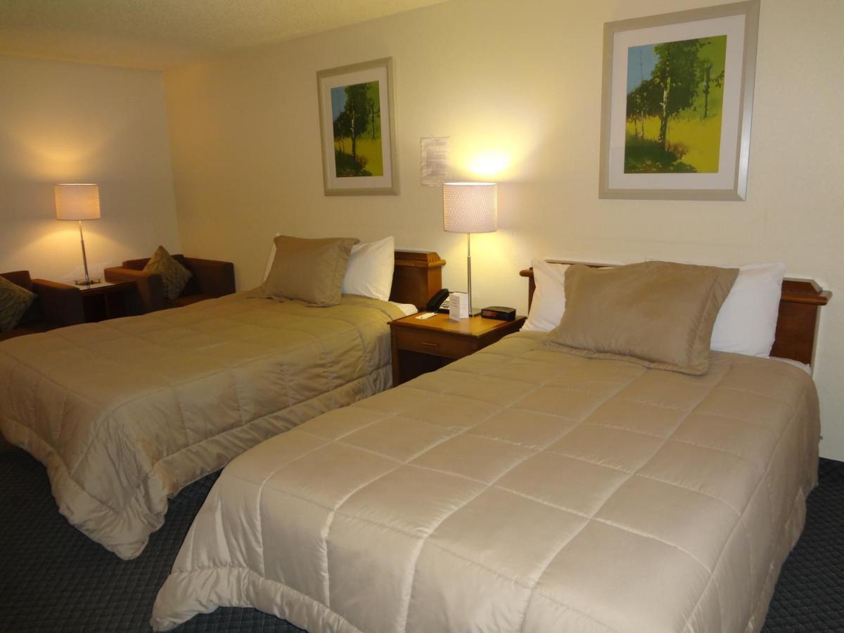 Double Room with Two Double Beds - City View photo 3