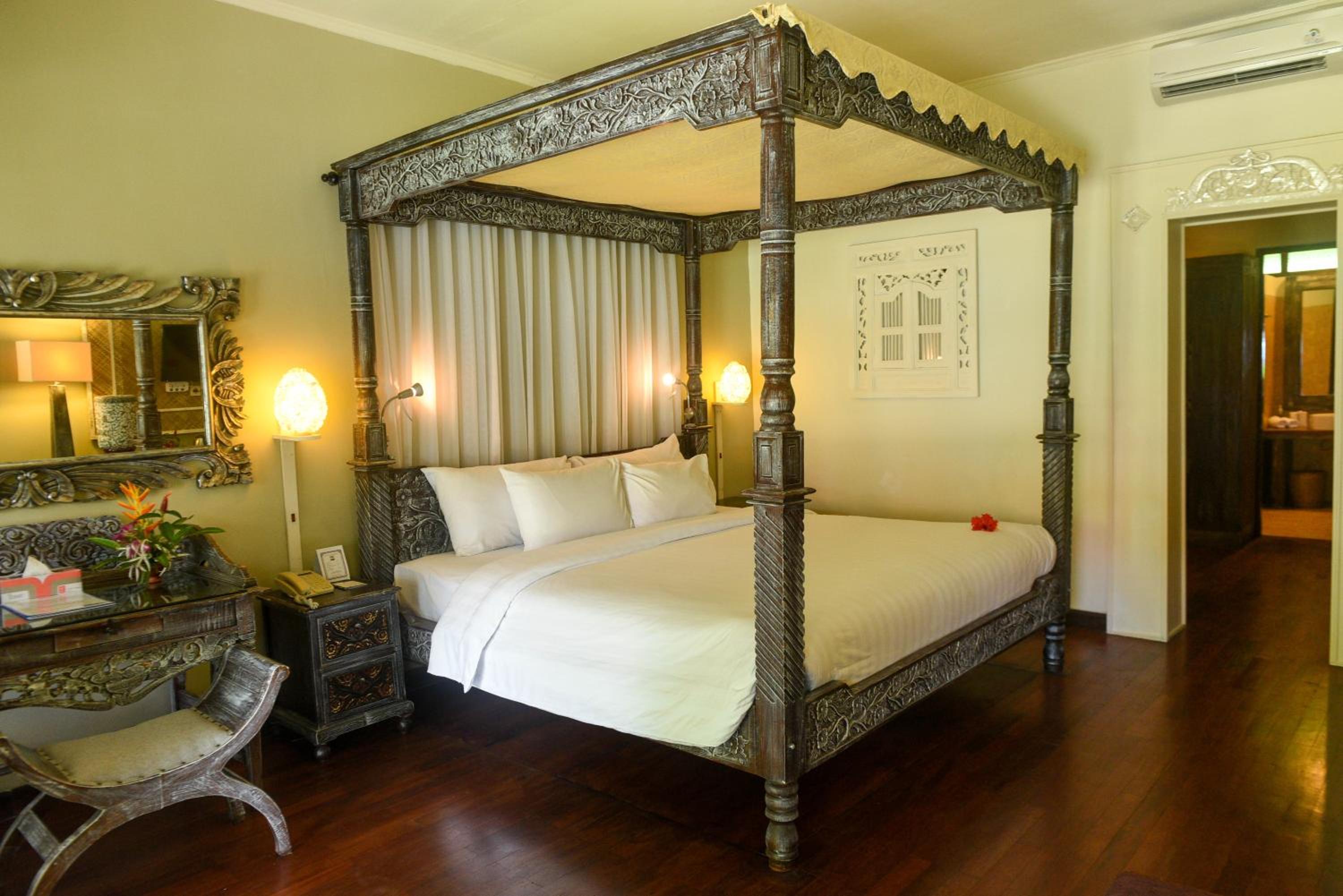 Honeymooner Room photo 2