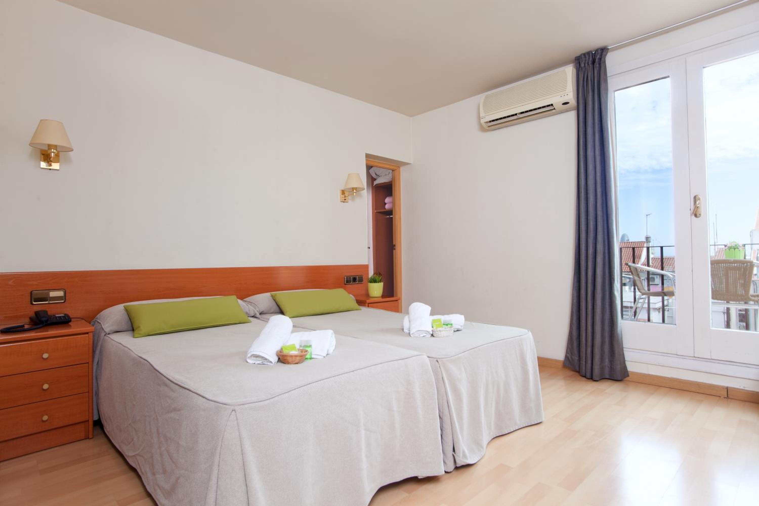 Twin Room with Terrace photo 2