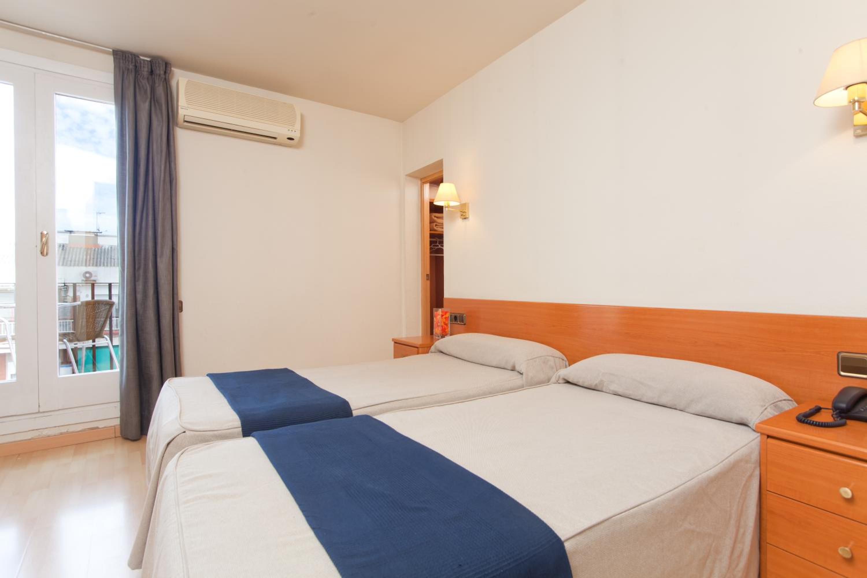 Twin Room with Terrace photo 3