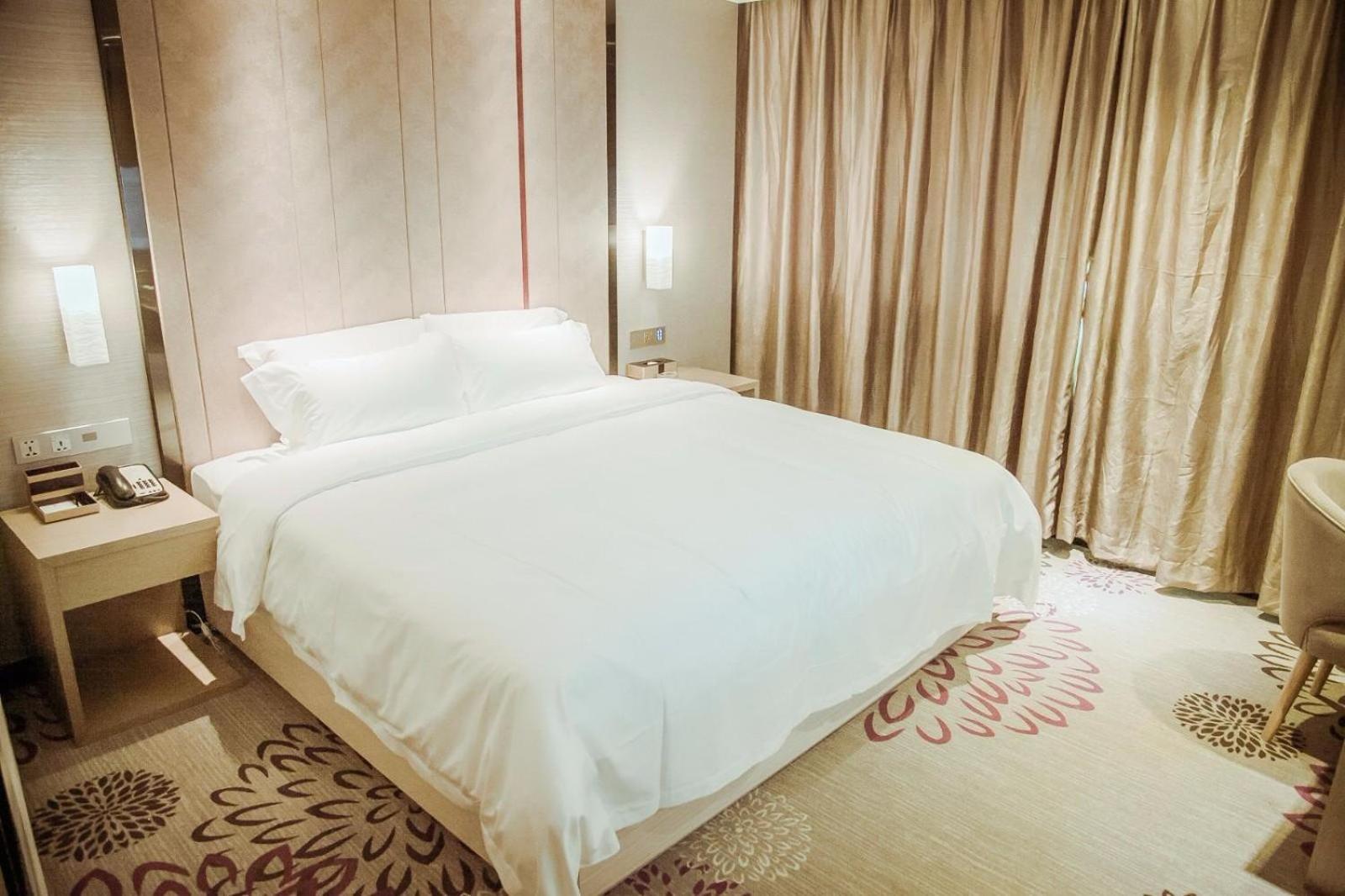 Queen Room photo 1