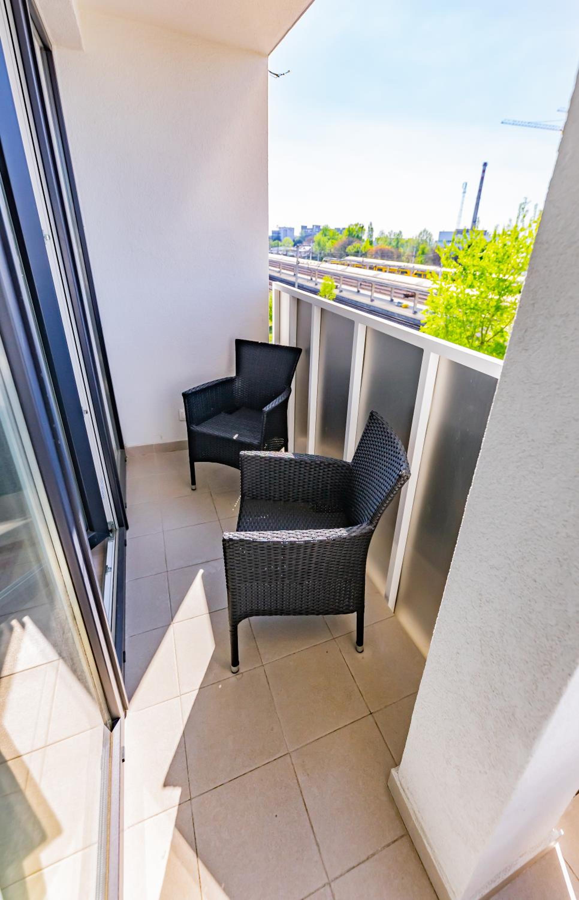 Deluxe Double Room with Balcony - Photo 8