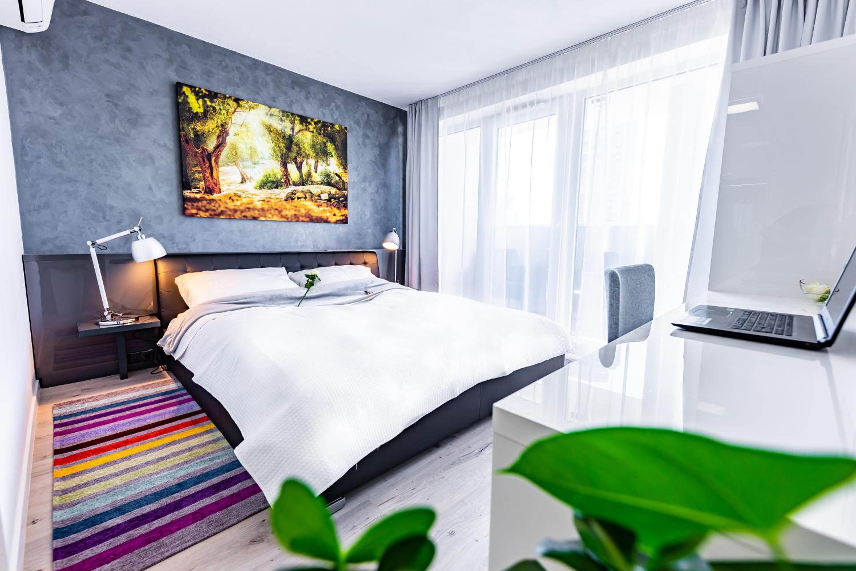 Deluxe Double Room with Balcony - Photo 9