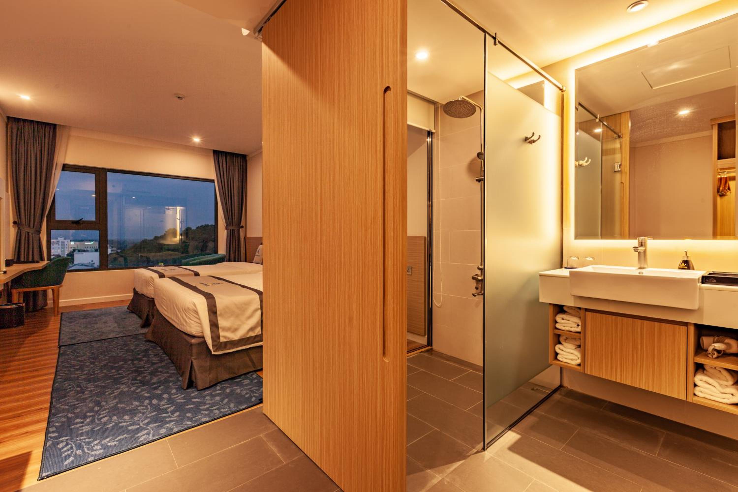 Superior Triple Room photo 2