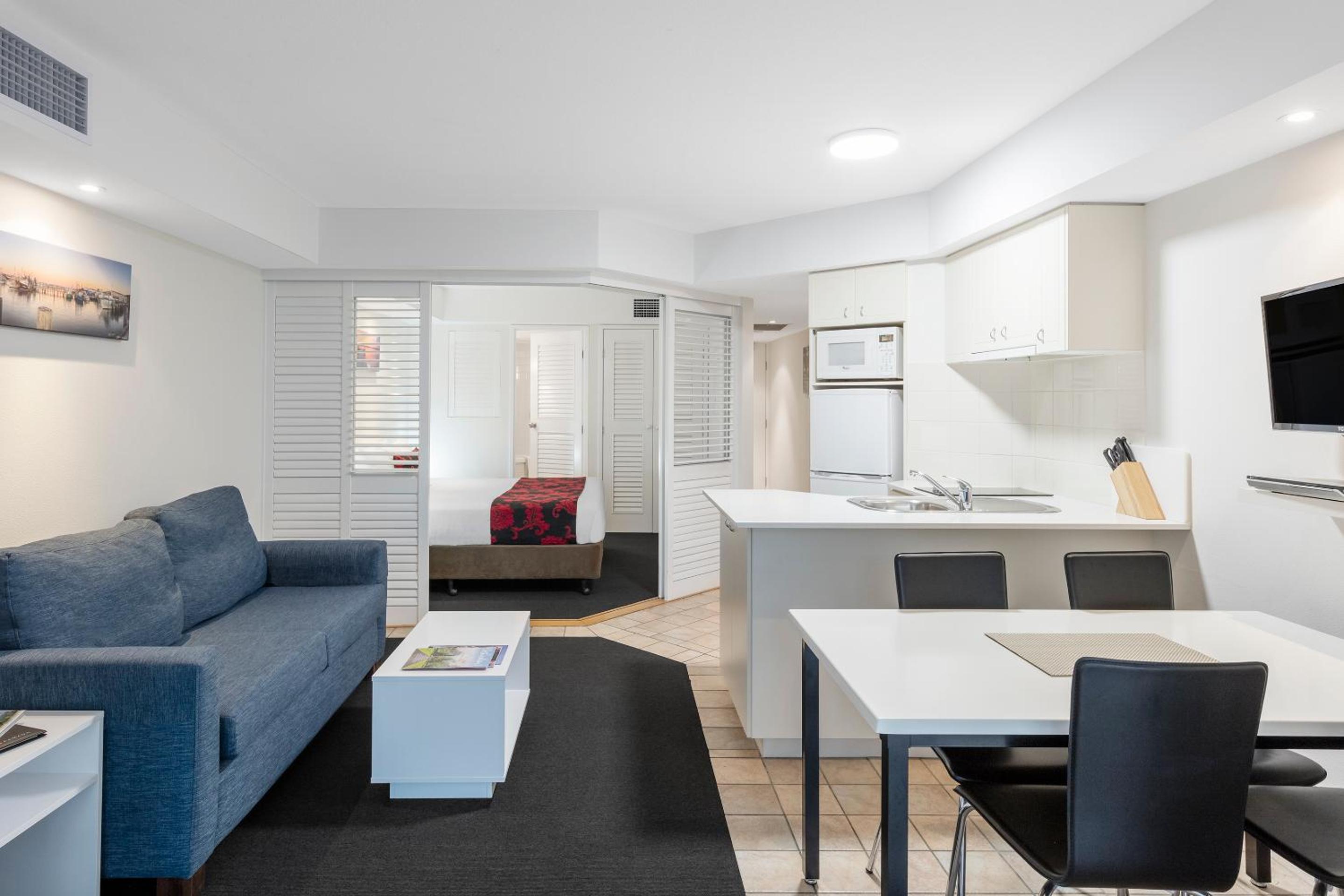 Two-Bedroom Apartment with Ocean View - Photo 3