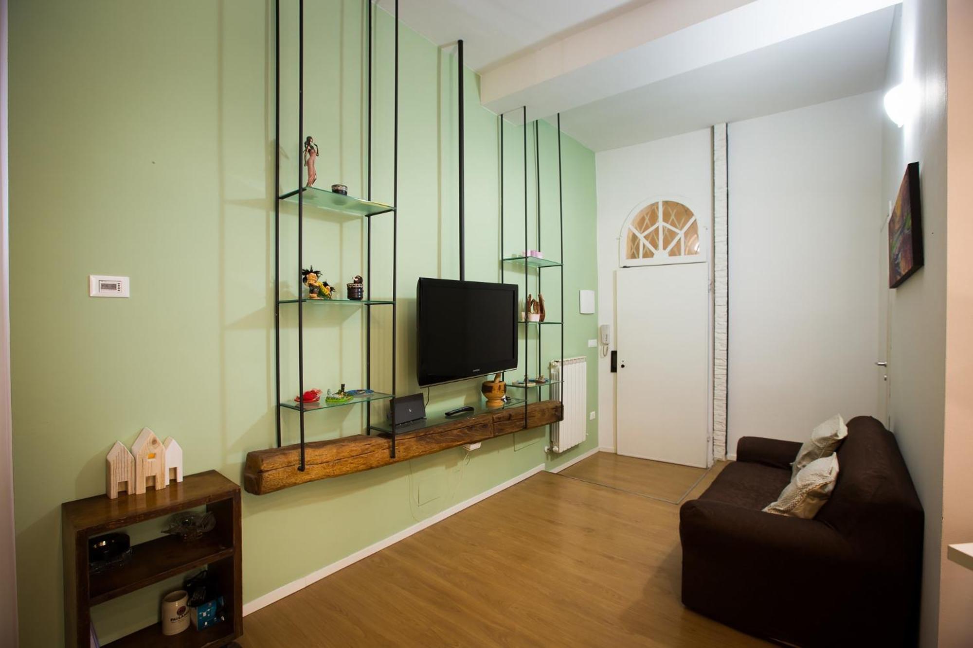 Three-Bedroom Apartment - via de' Castagnoli 4