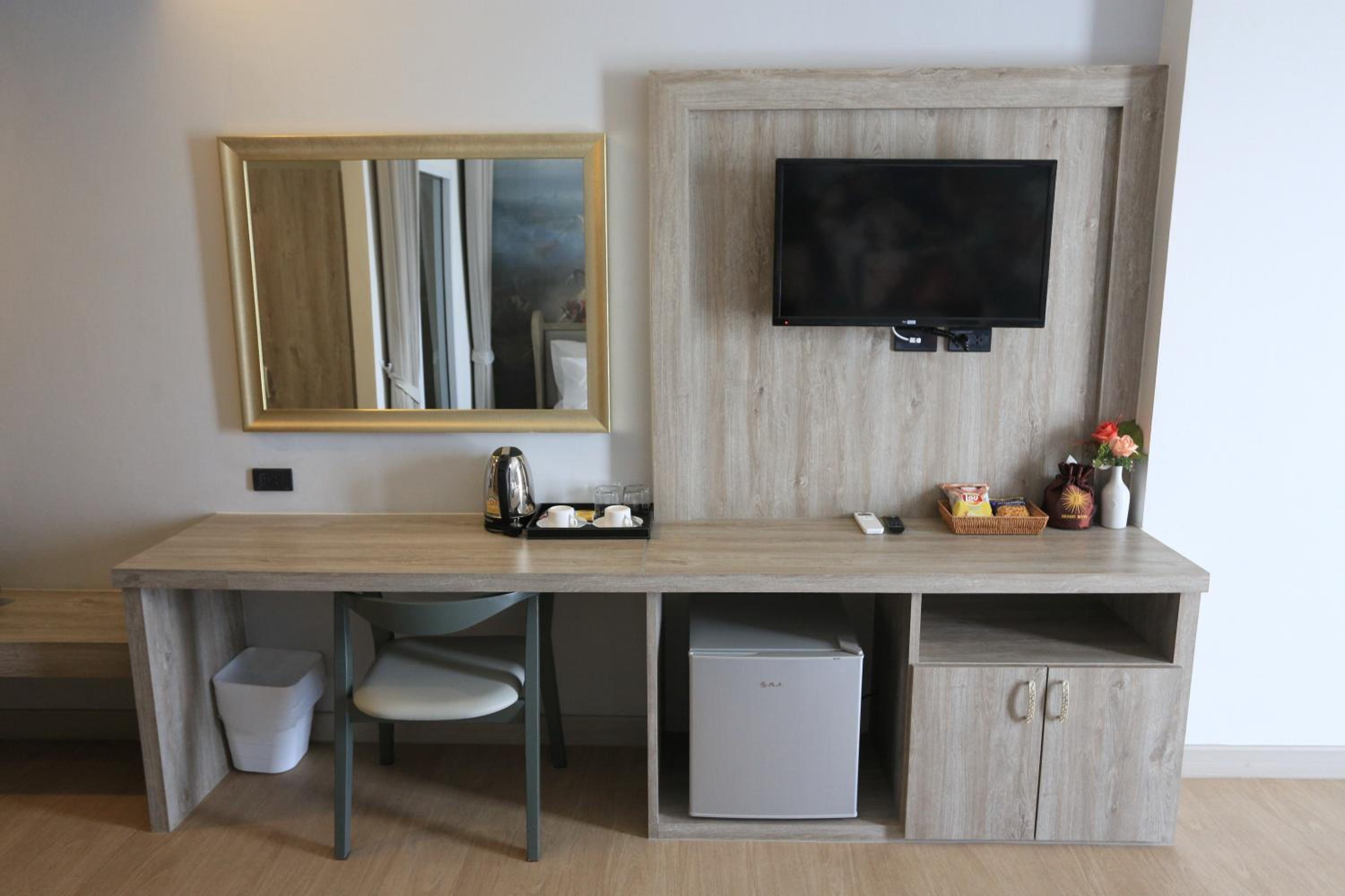 Suite - Photo 1