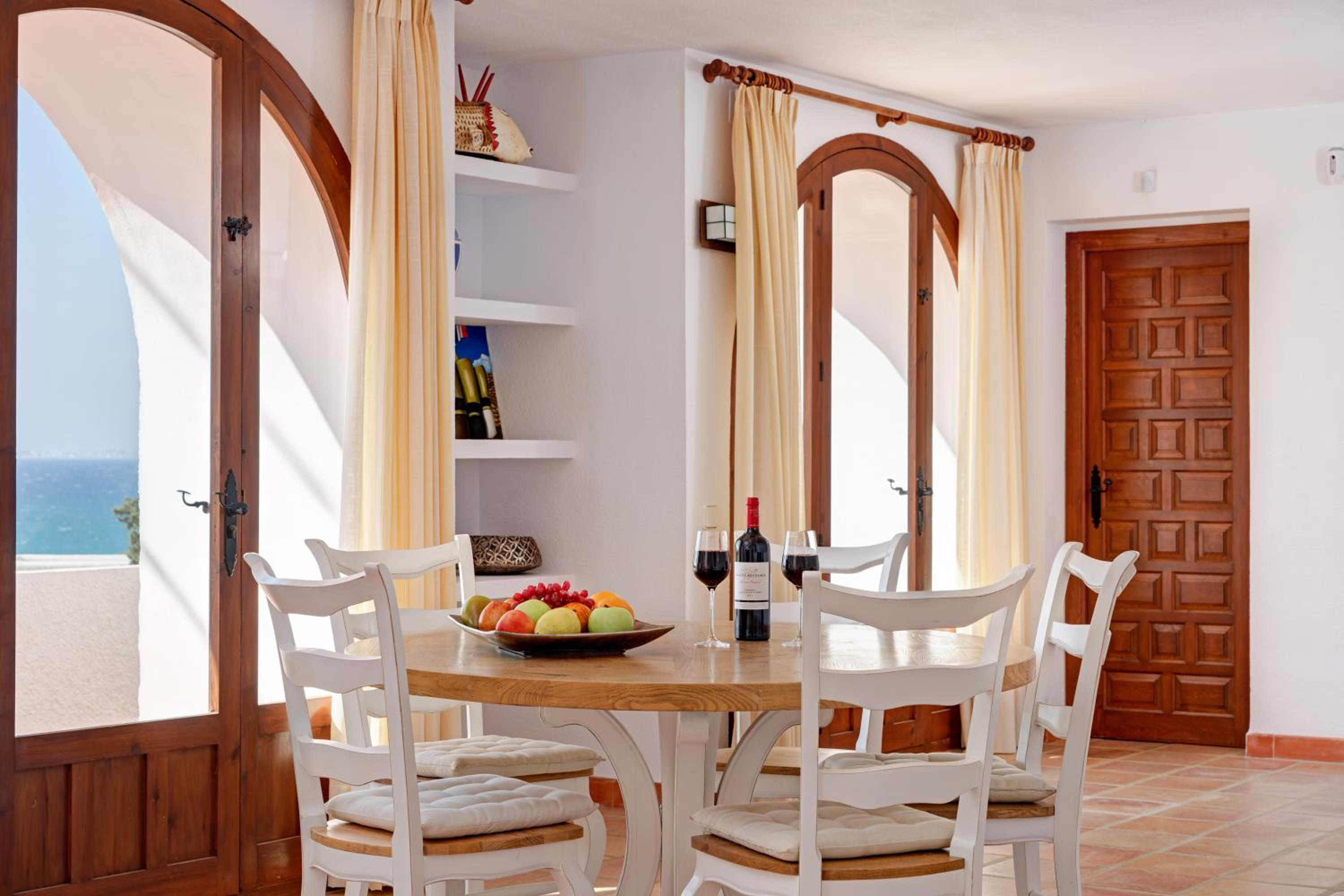 Three-Bedroom Villa photo 2