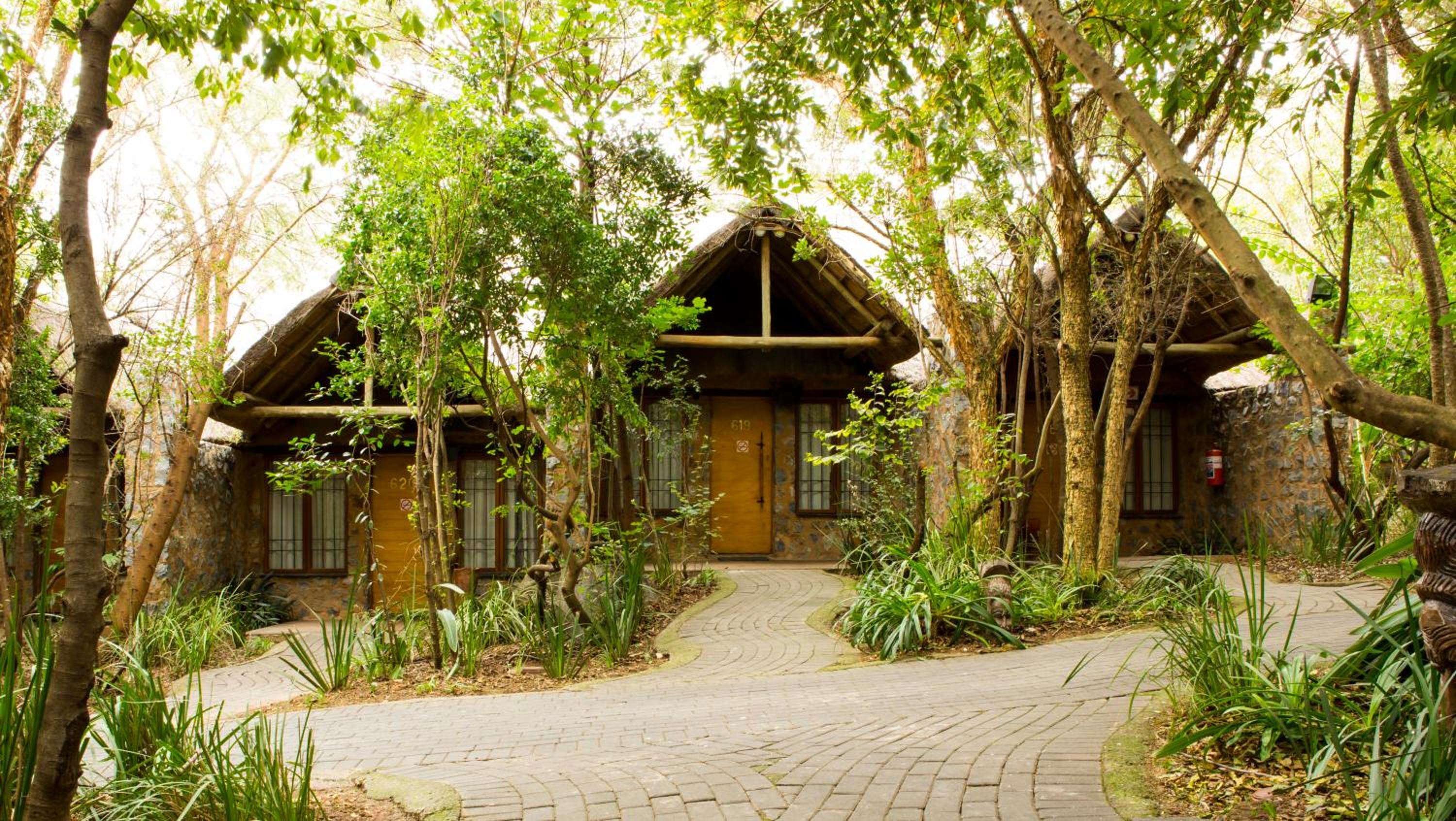 Special Offer - Superior Deluxe Double or Twin Room with Father's Day Breakfast and Lunch - Photo 3