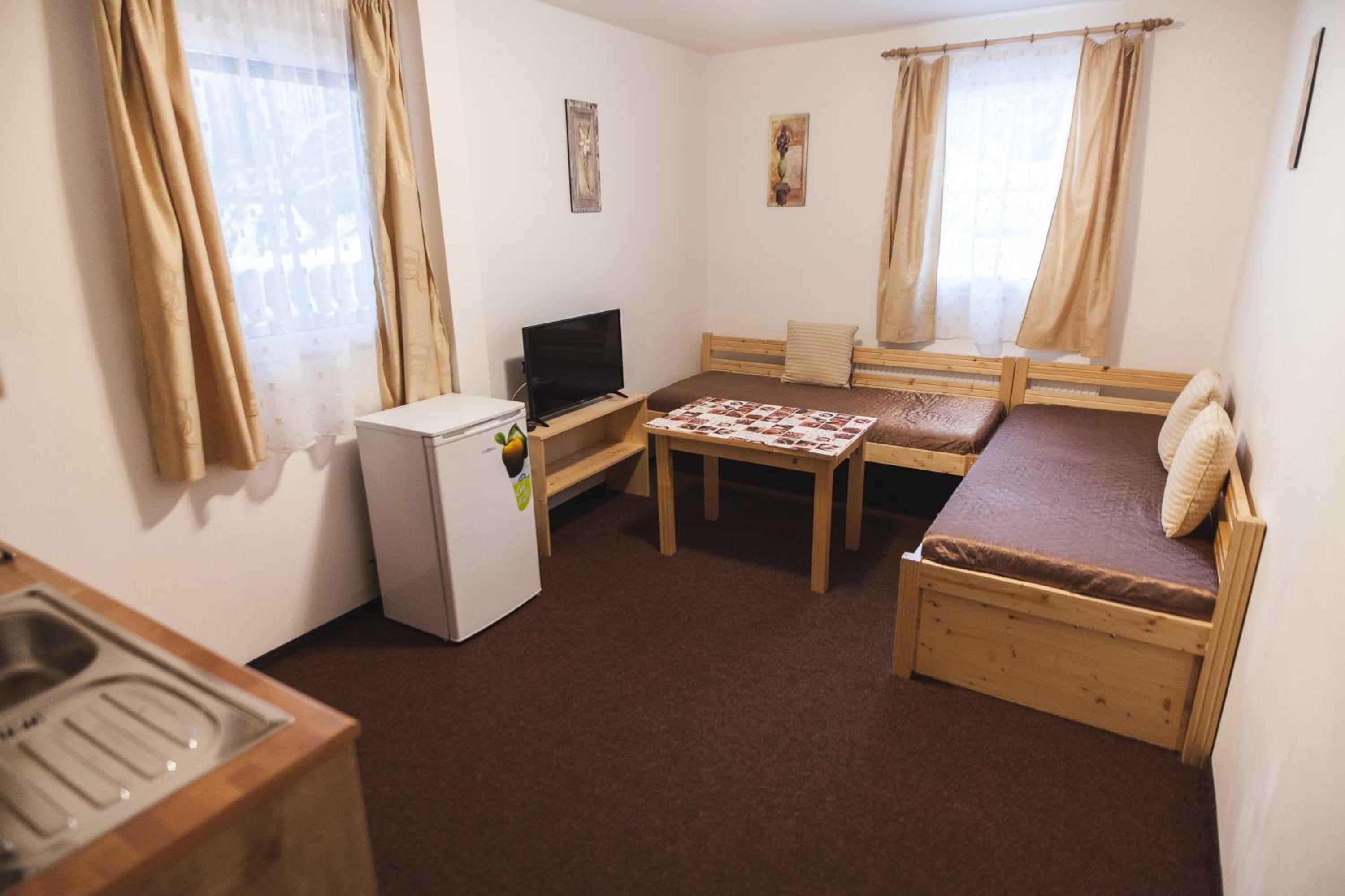 One-Bedroom Apartment photo 1