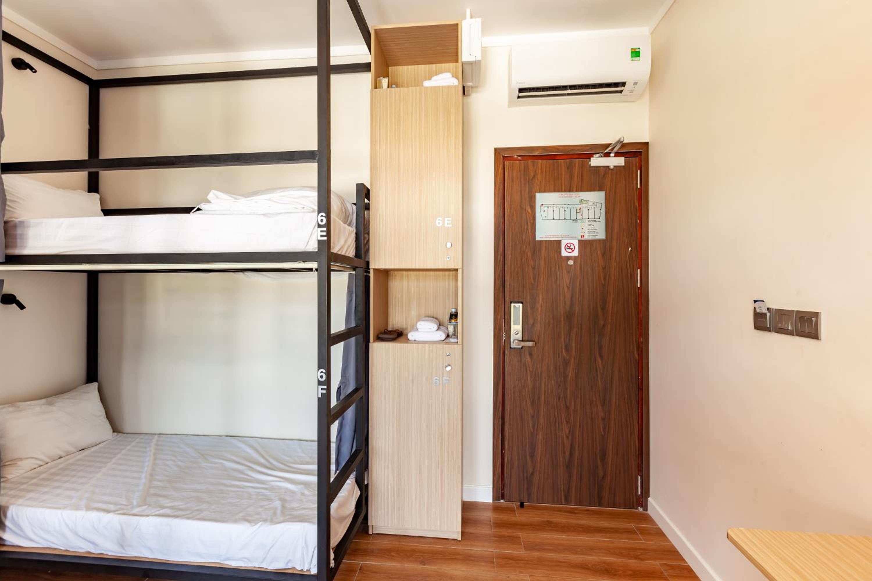 Bunk Bed In Mixed Dormitory Room photo 3