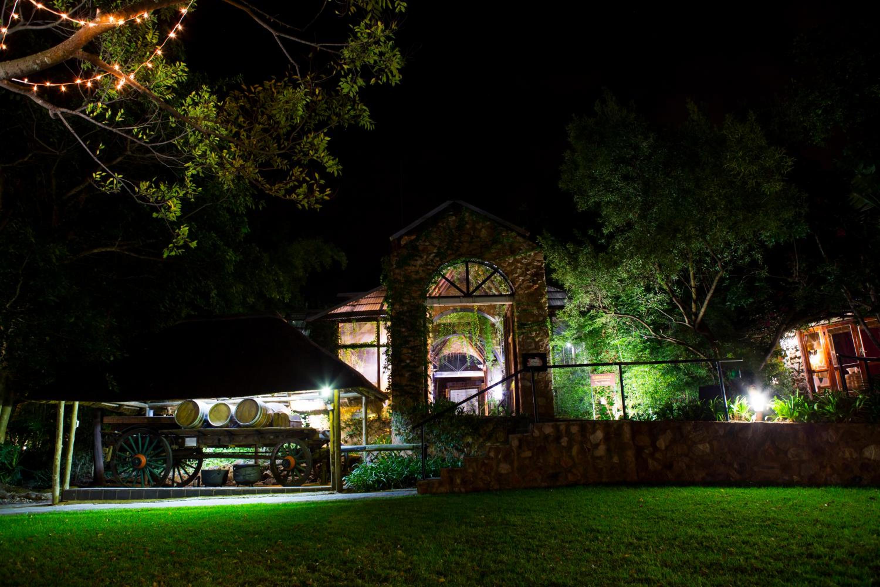 Special Offer - Superior Deluxe Double or Twin Room with Father's Day Breakfast and Lunch - Photo 2