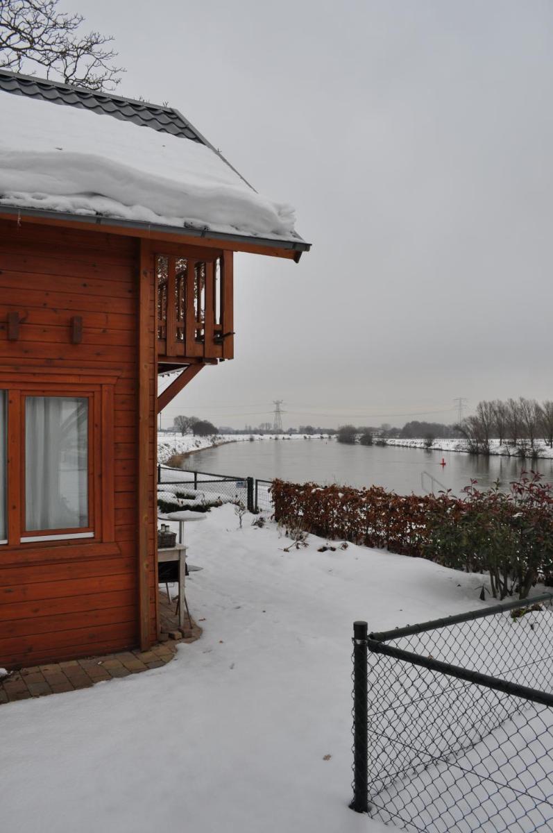 Three-Bedroom Cottage - Photo 30