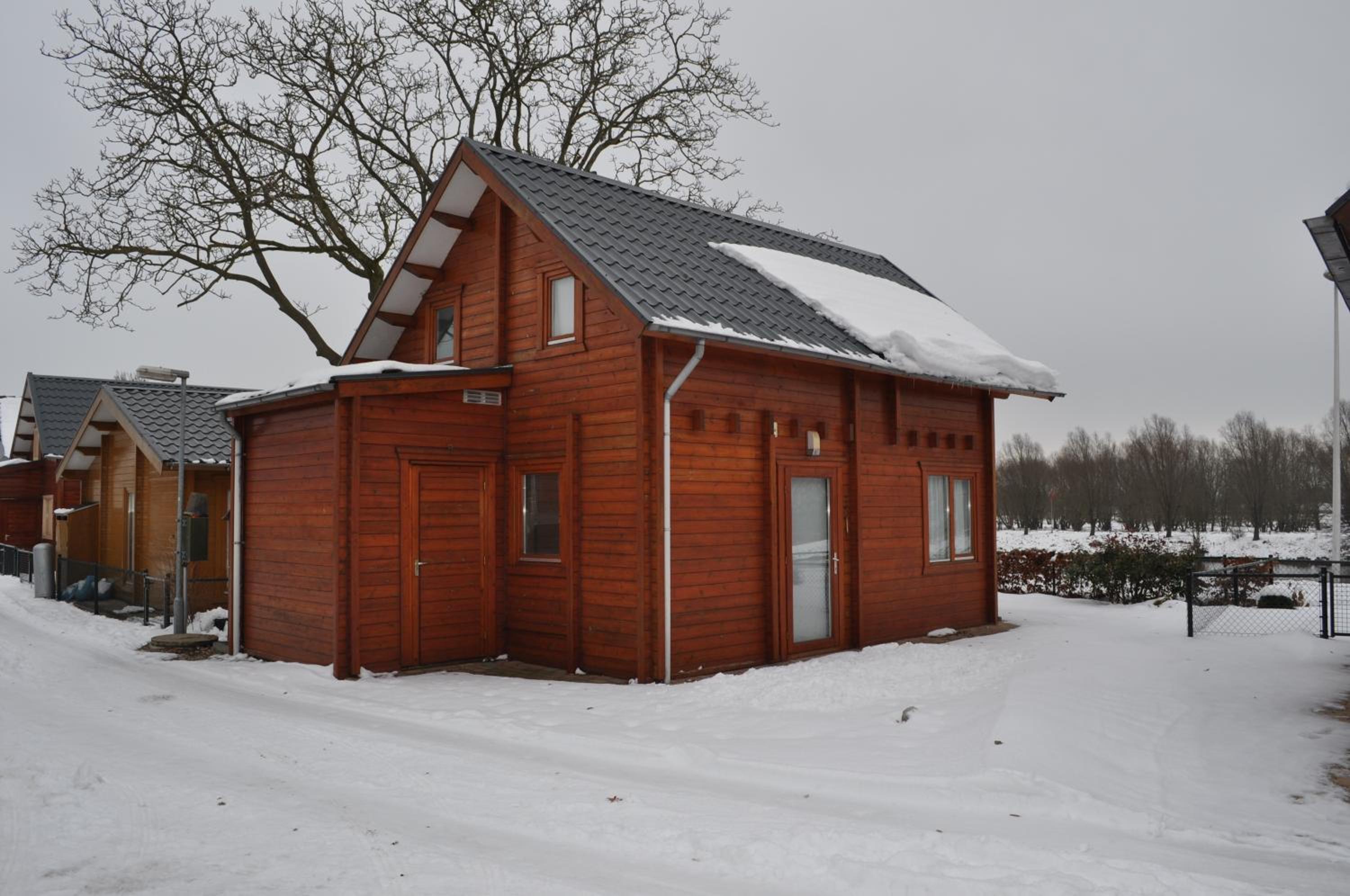 Three-Bedroom Cottage - Photo 10