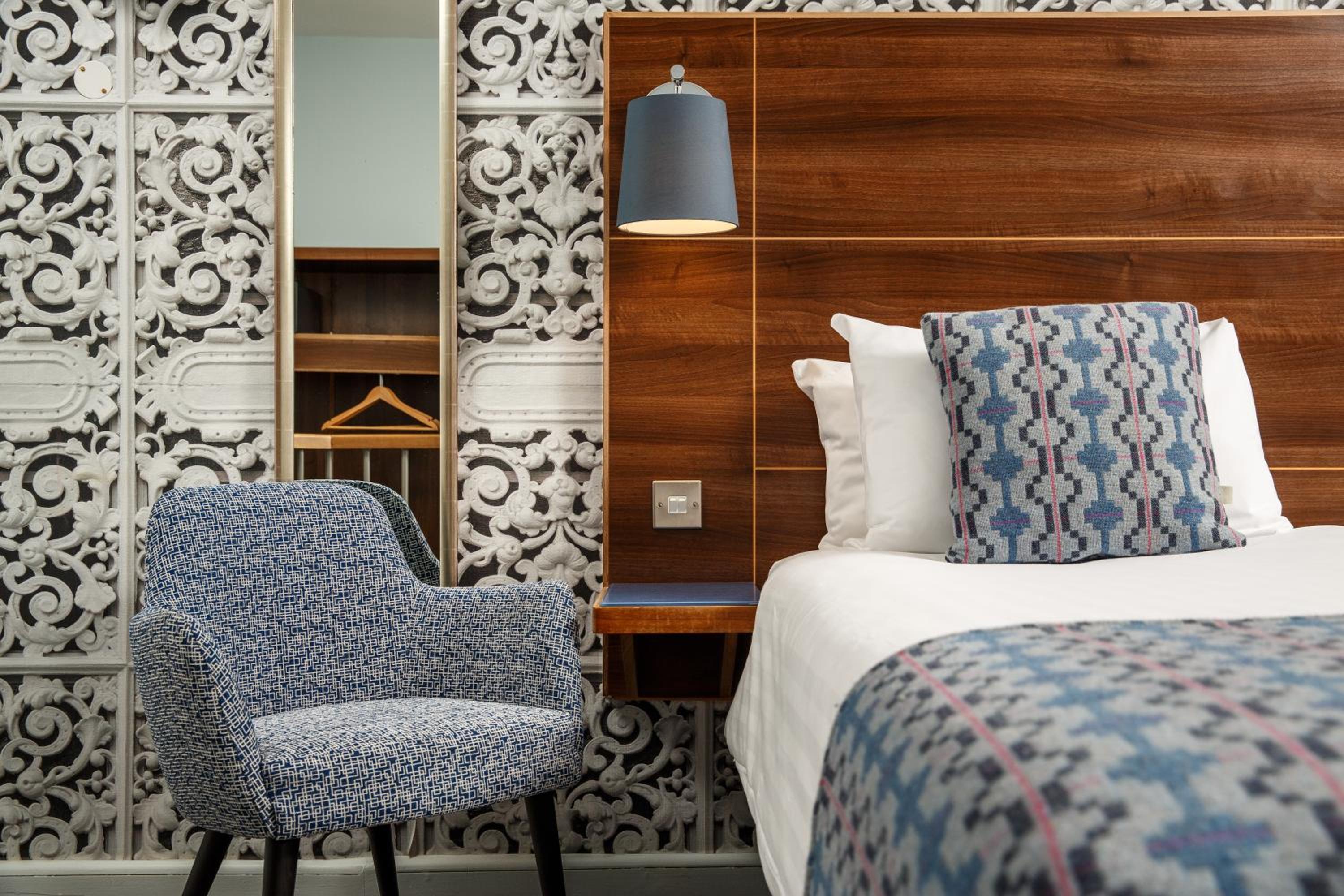 Classic Twin Room Inland View - Photo 4