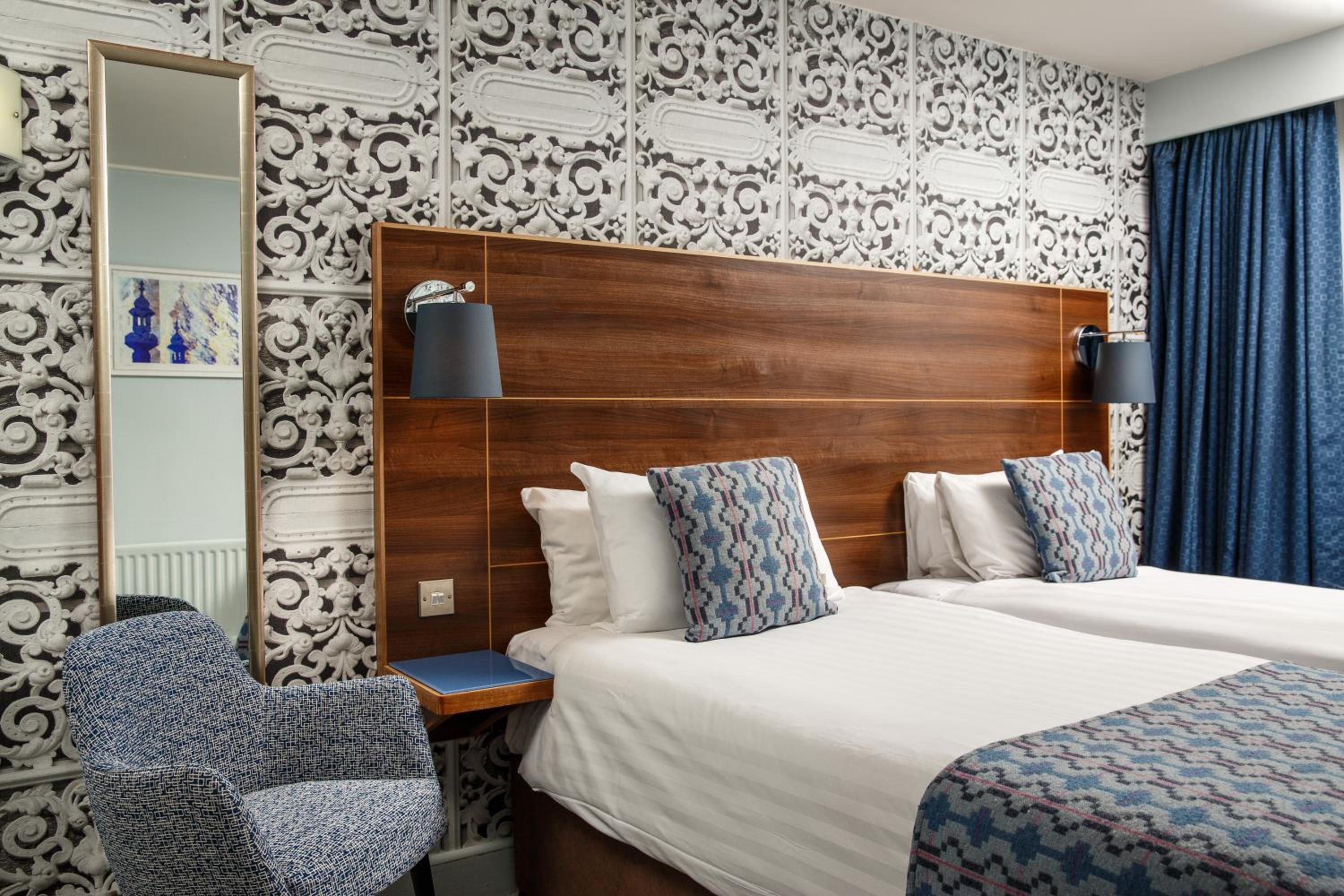 Classic Twin Room Inland View - Photo 3