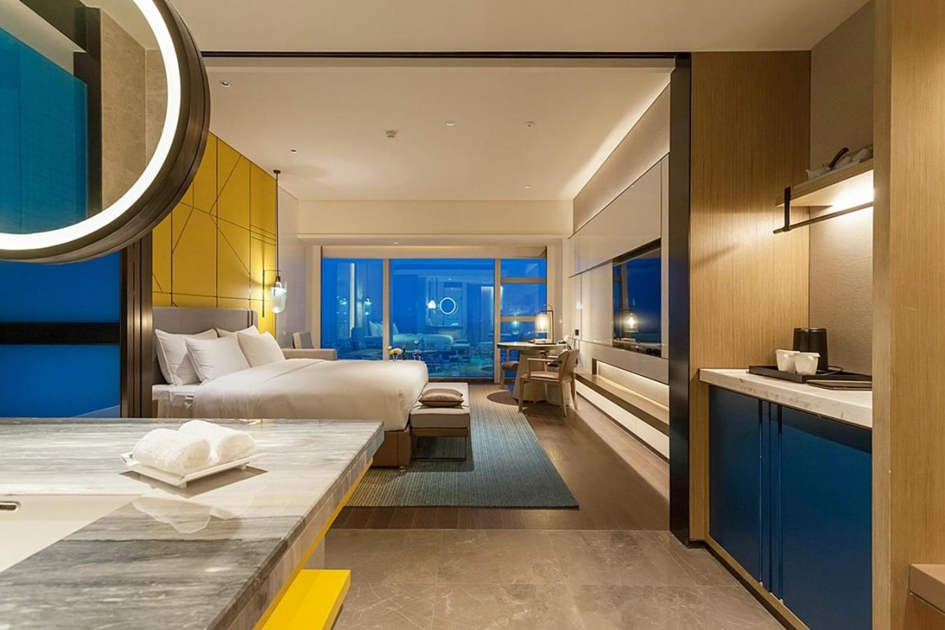 Deluxe Sea View King Room photo 2