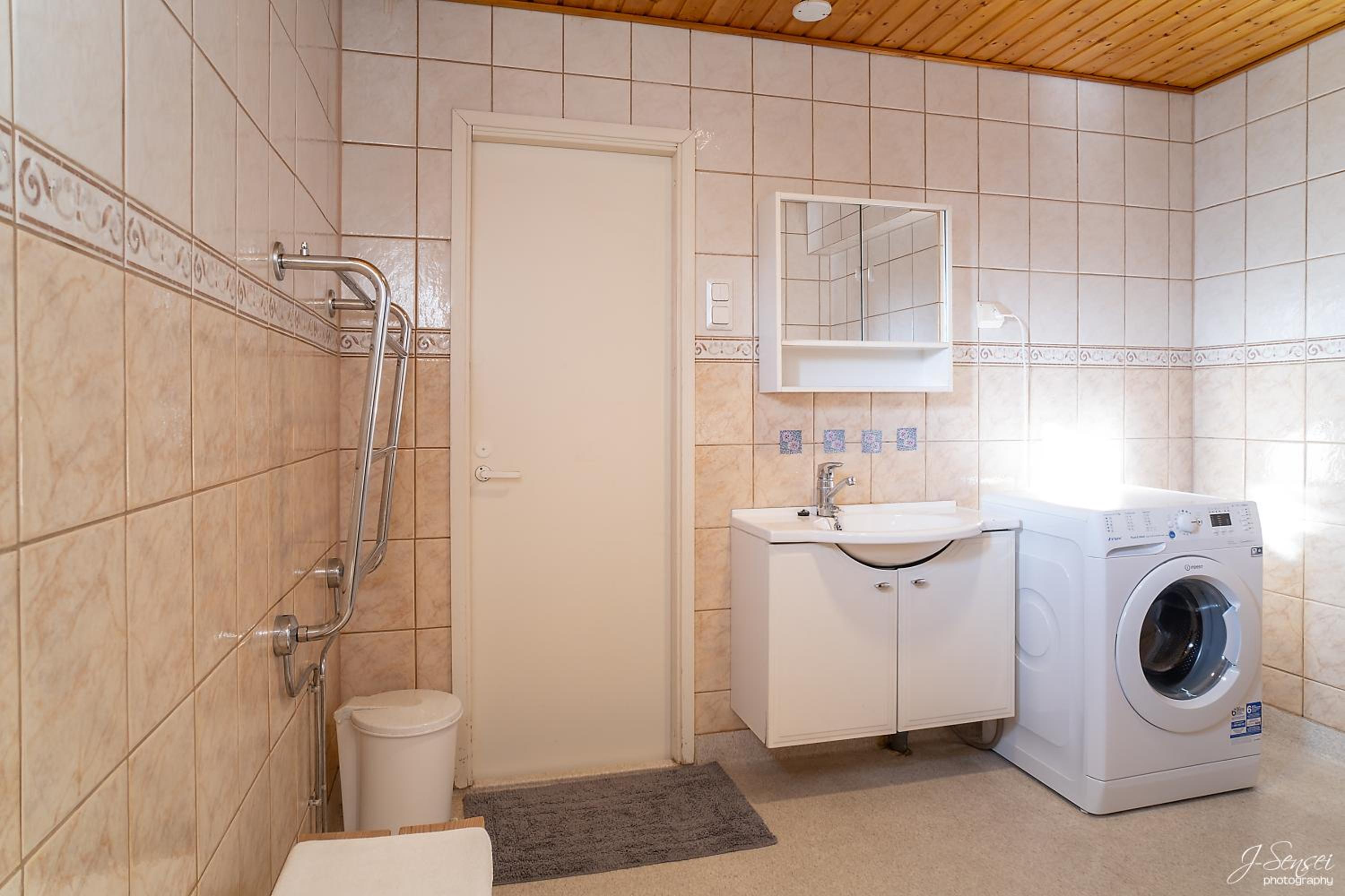 Two-Bedroom Suite - Photo 10