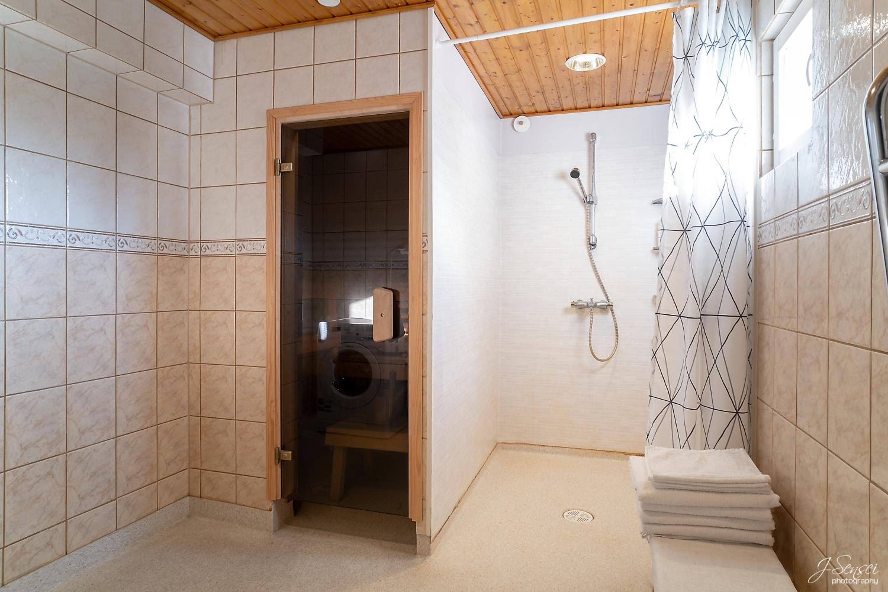 Two-Bedroom Suite - Photo 8