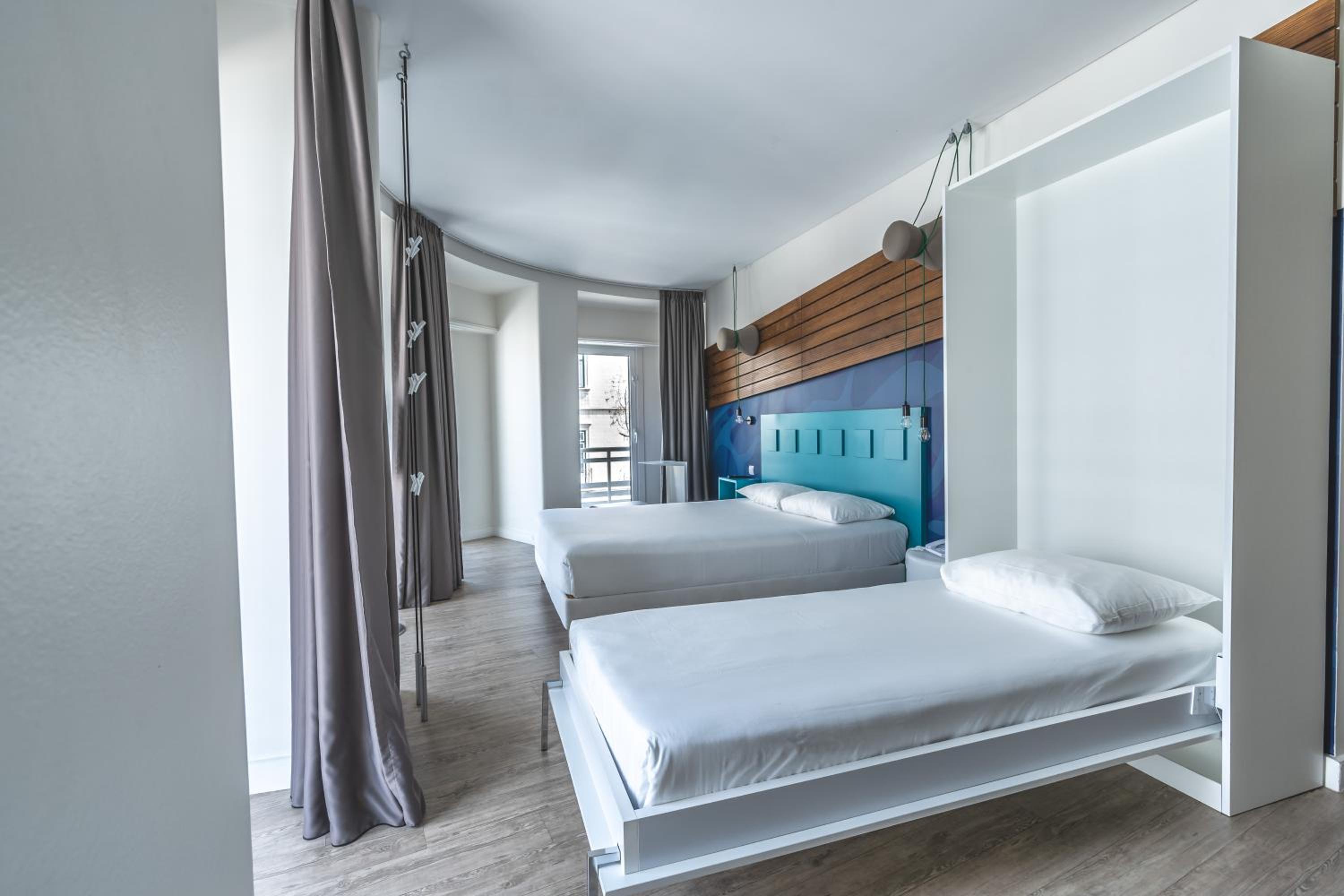 Triple Room with One Double Bed and One Single Bed - Photo 1
