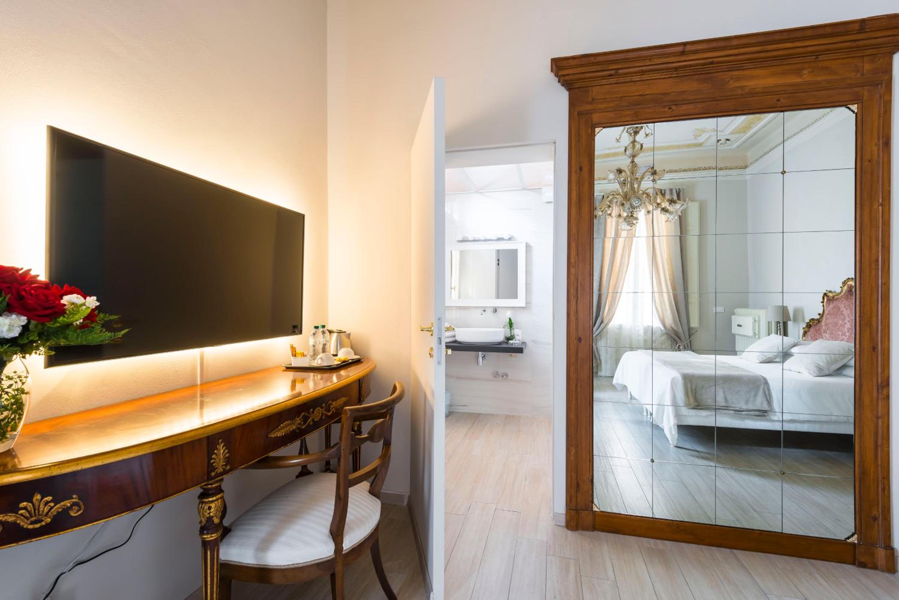 Suite with Terrace - Photo 1