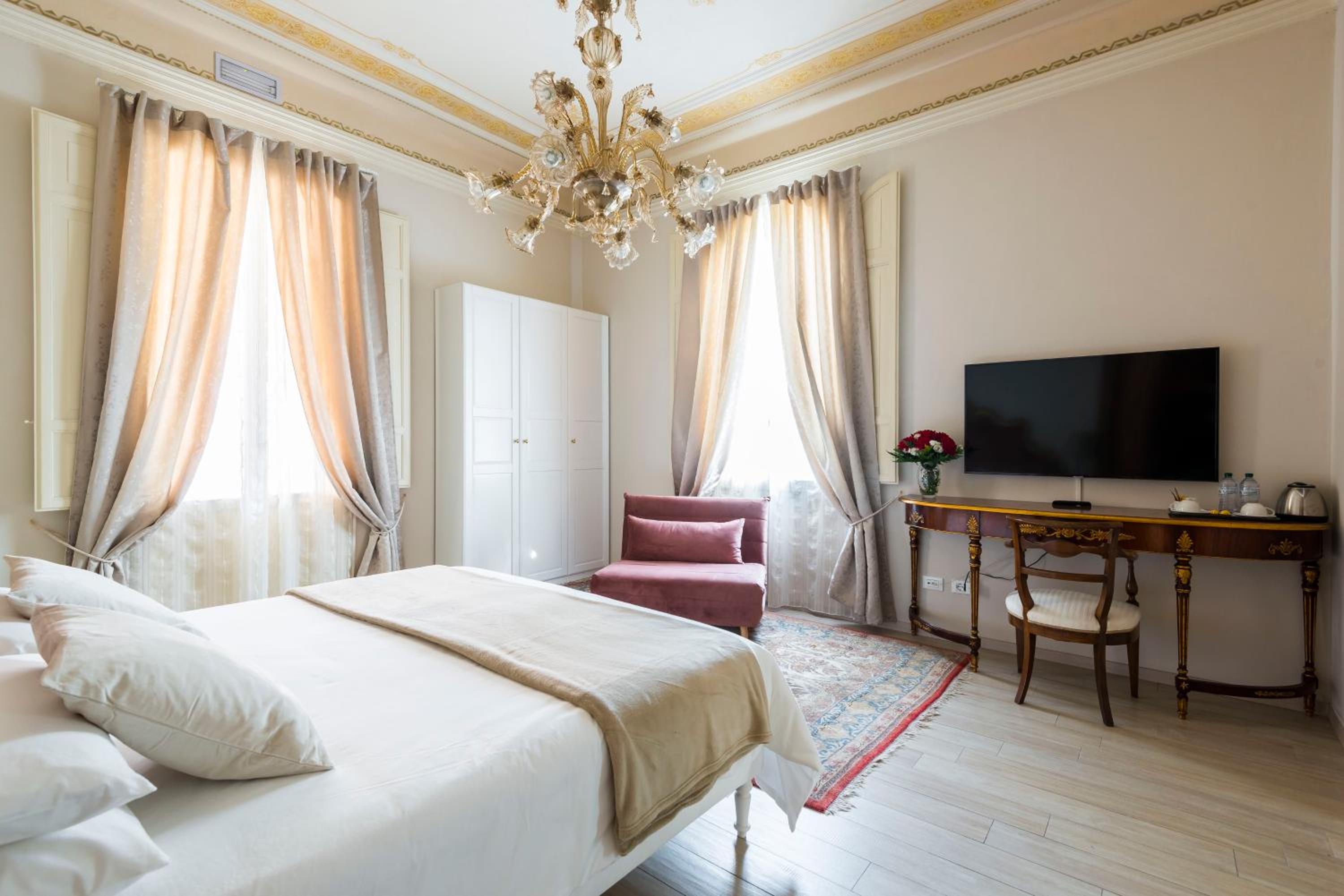 Suite with Terrace - Photo 6