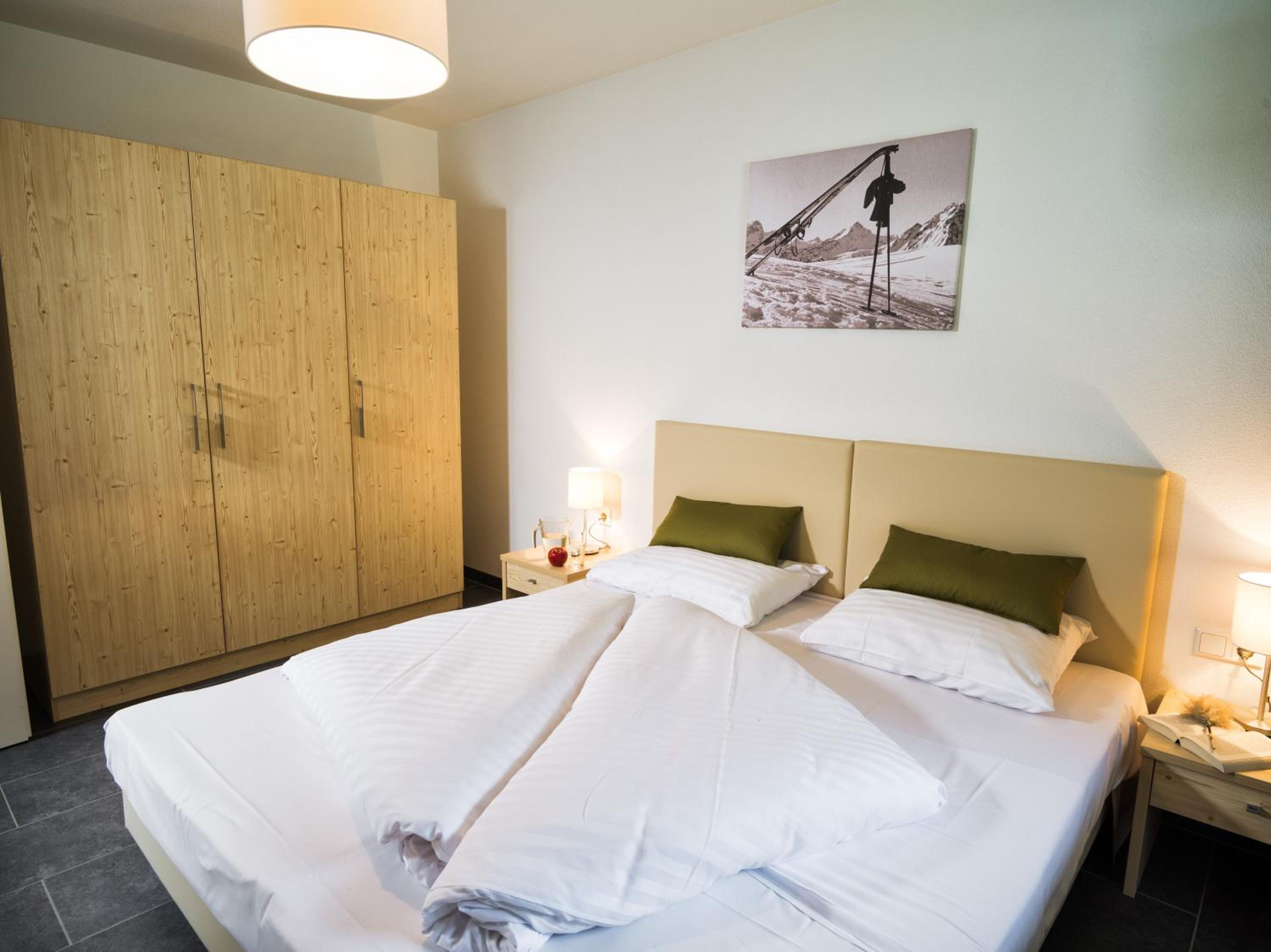 Three-Bedroom Apartment with Terrace and Mountain View photo 3