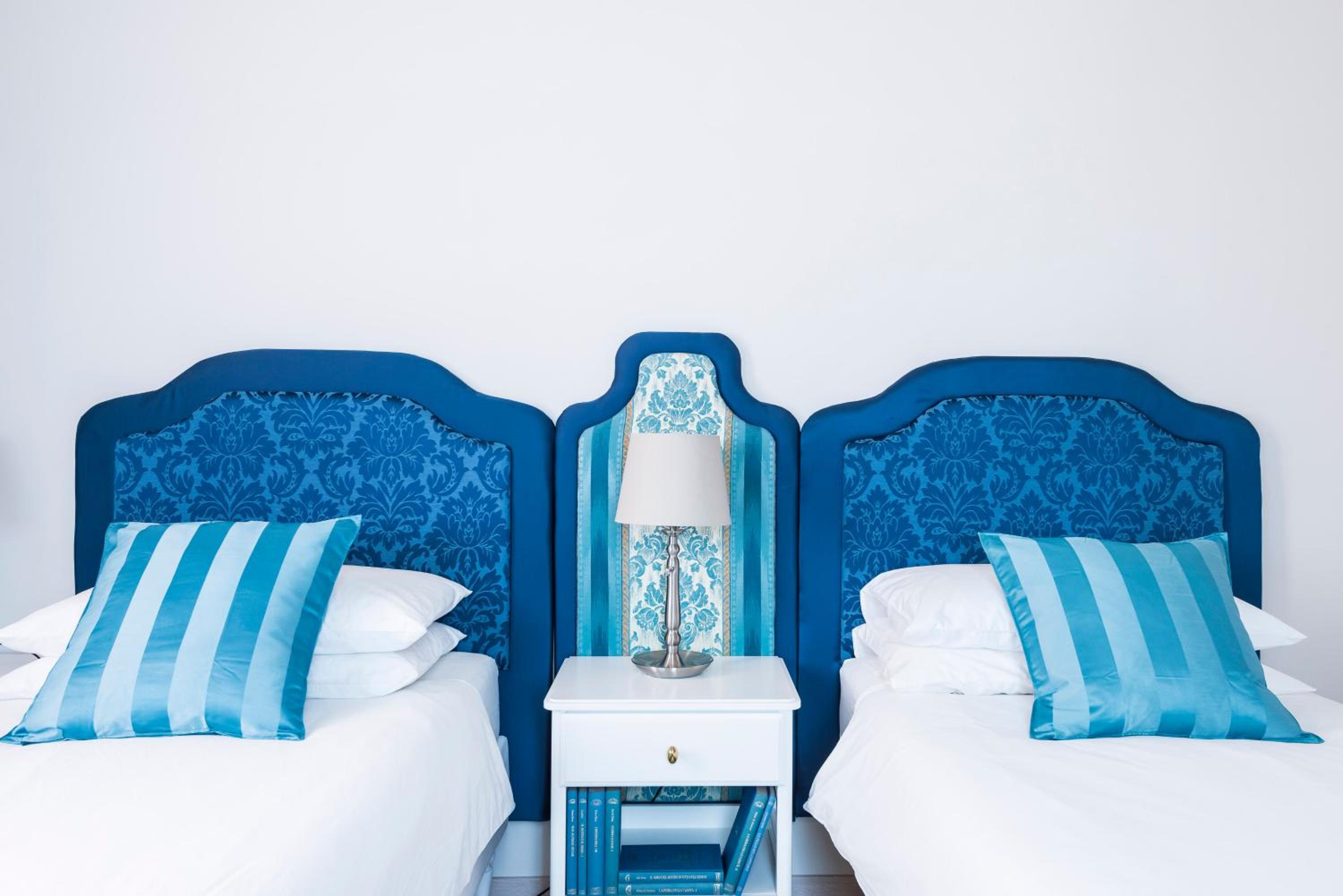 Double or Twin Room with Private External Bathroom - Photo 8