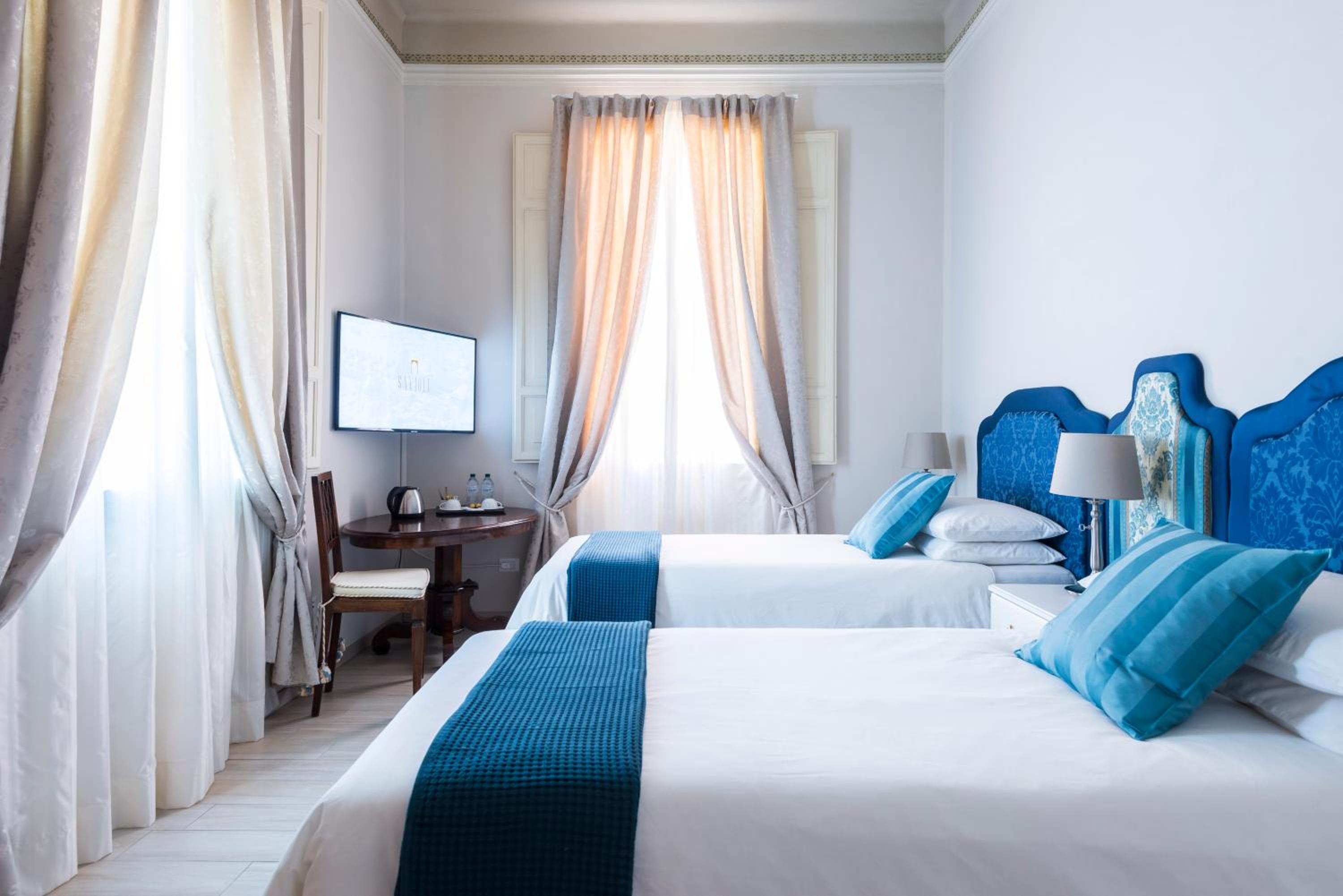 Double or Twin Room with Private External Bathroom - Photo 1