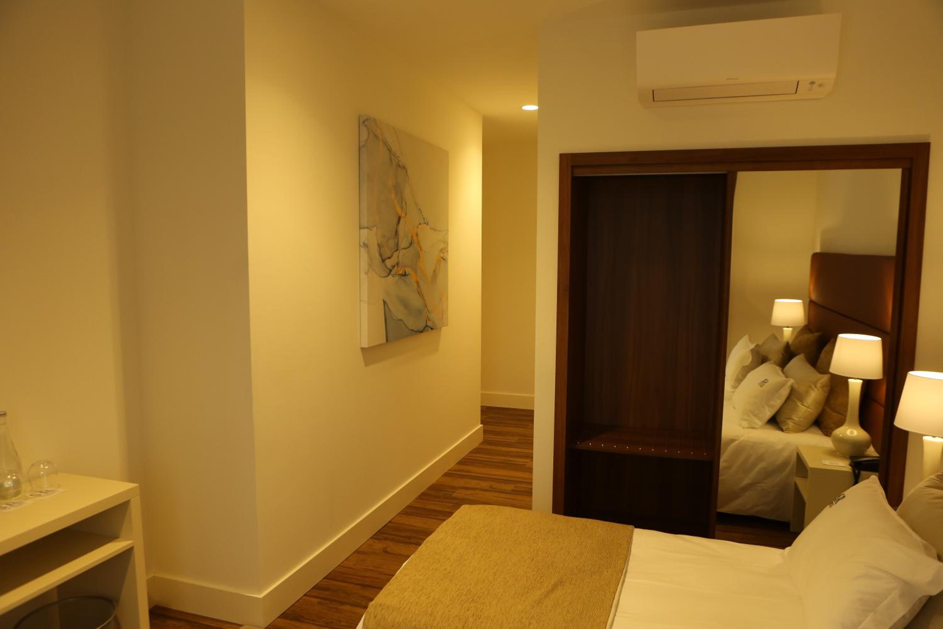 Standard Double or Twin Room - Photo 10