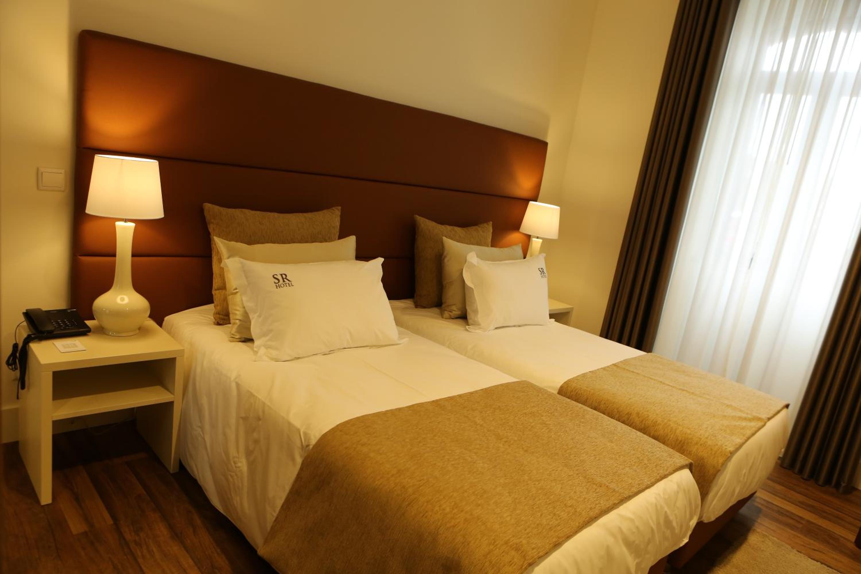 Standard Double or Twin Room - Photo 8