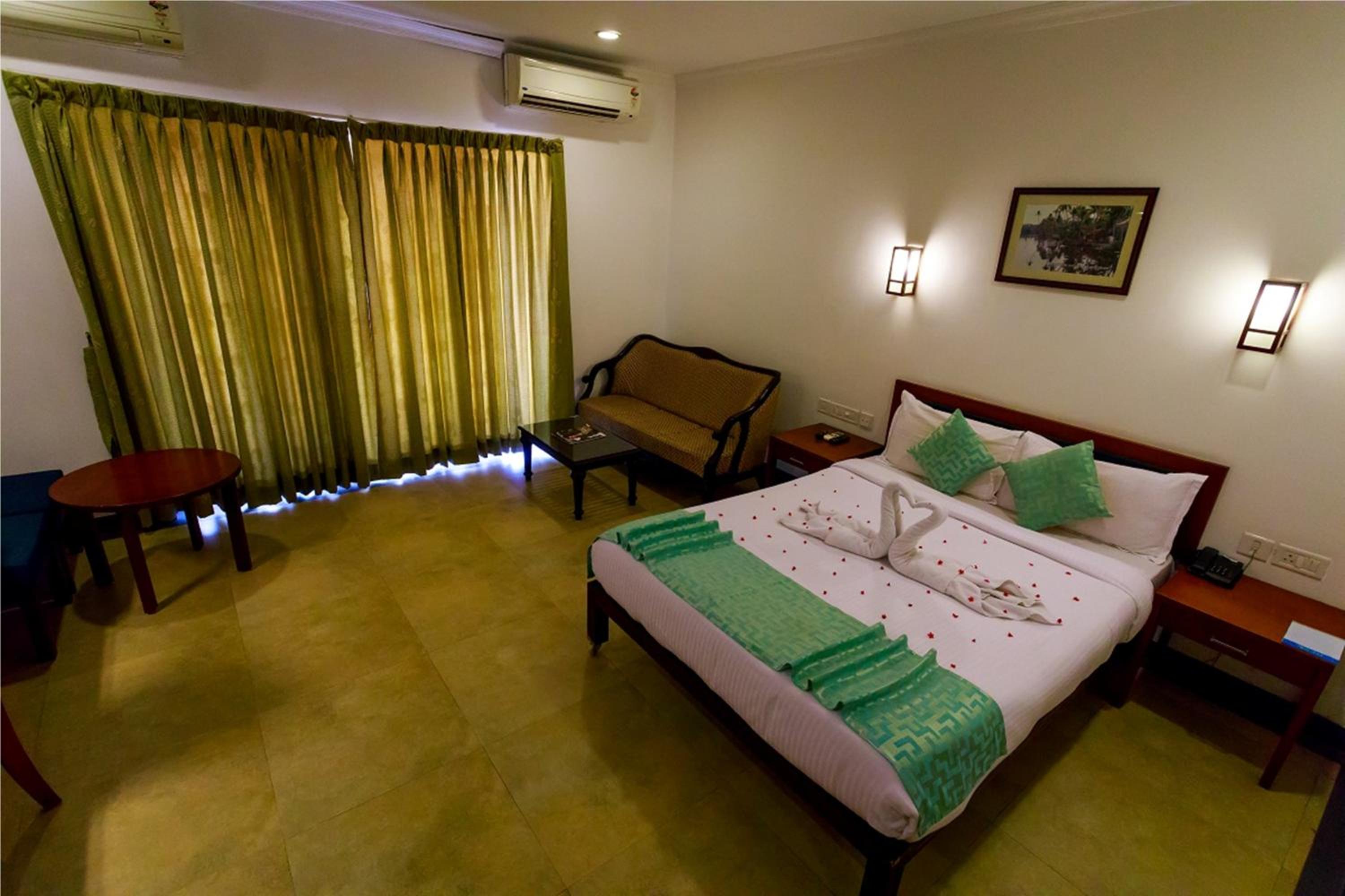 Deluxe Double or Twin Room - Photo 9