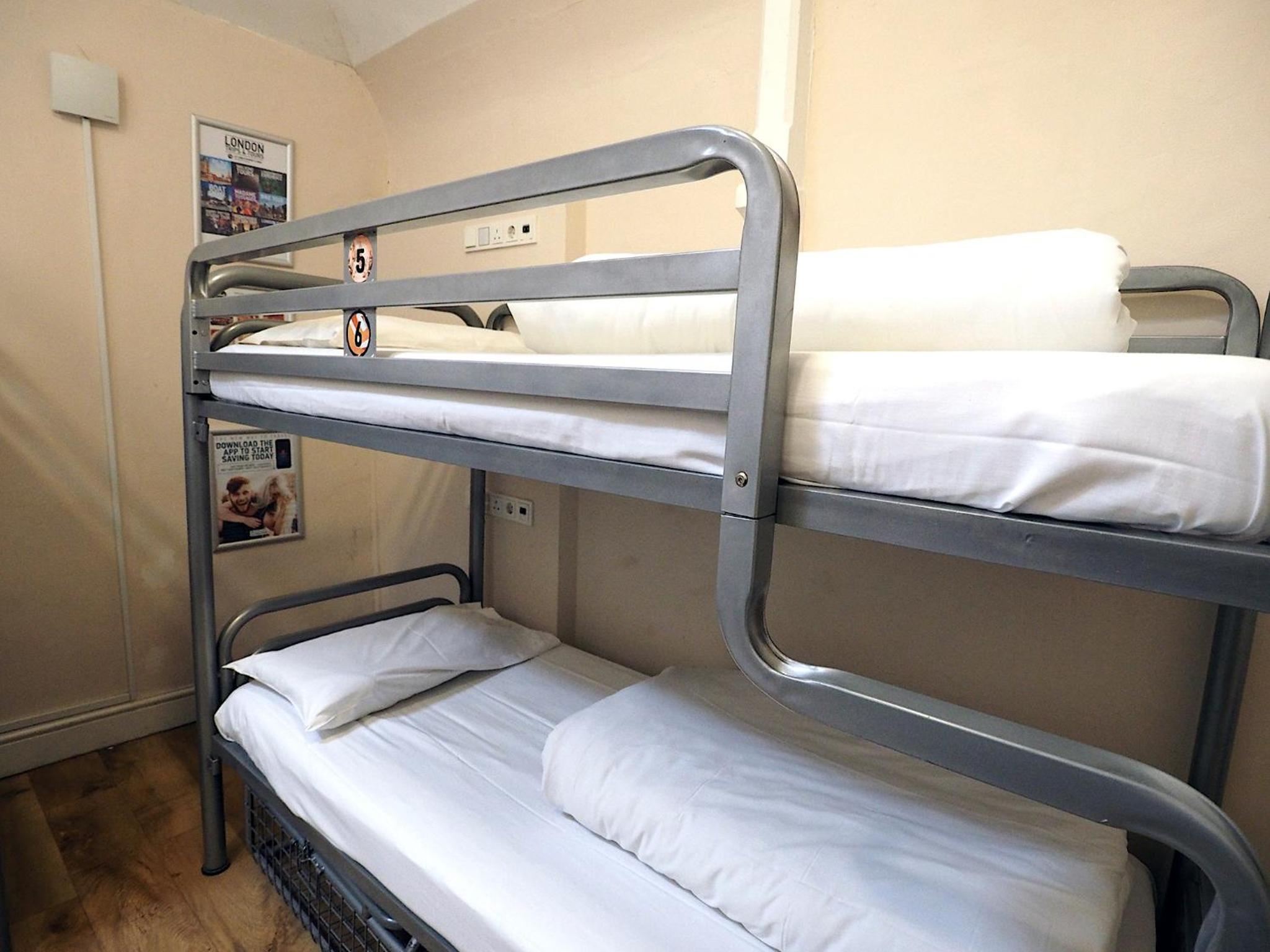 Bed in 6-Bed Mixed Dormitory Room External Shared Bathroom photo 3