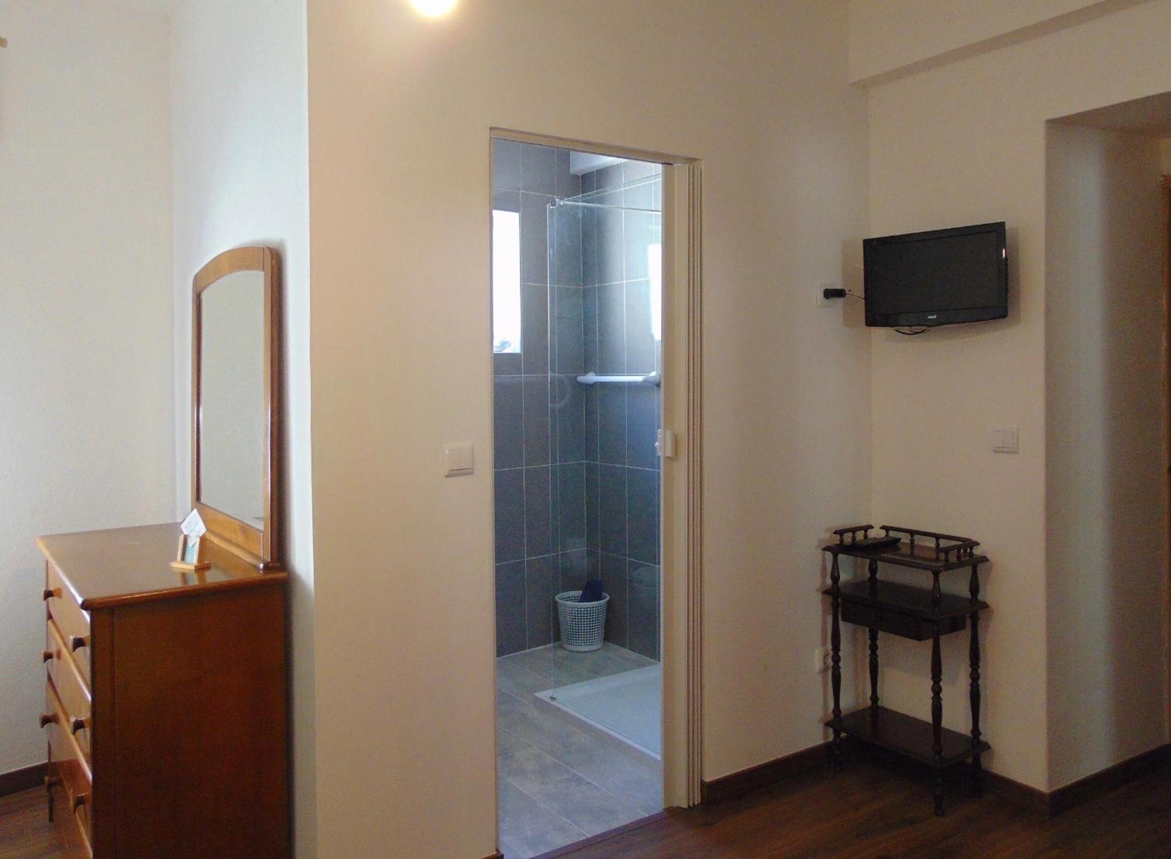 Double Room - Photo 8