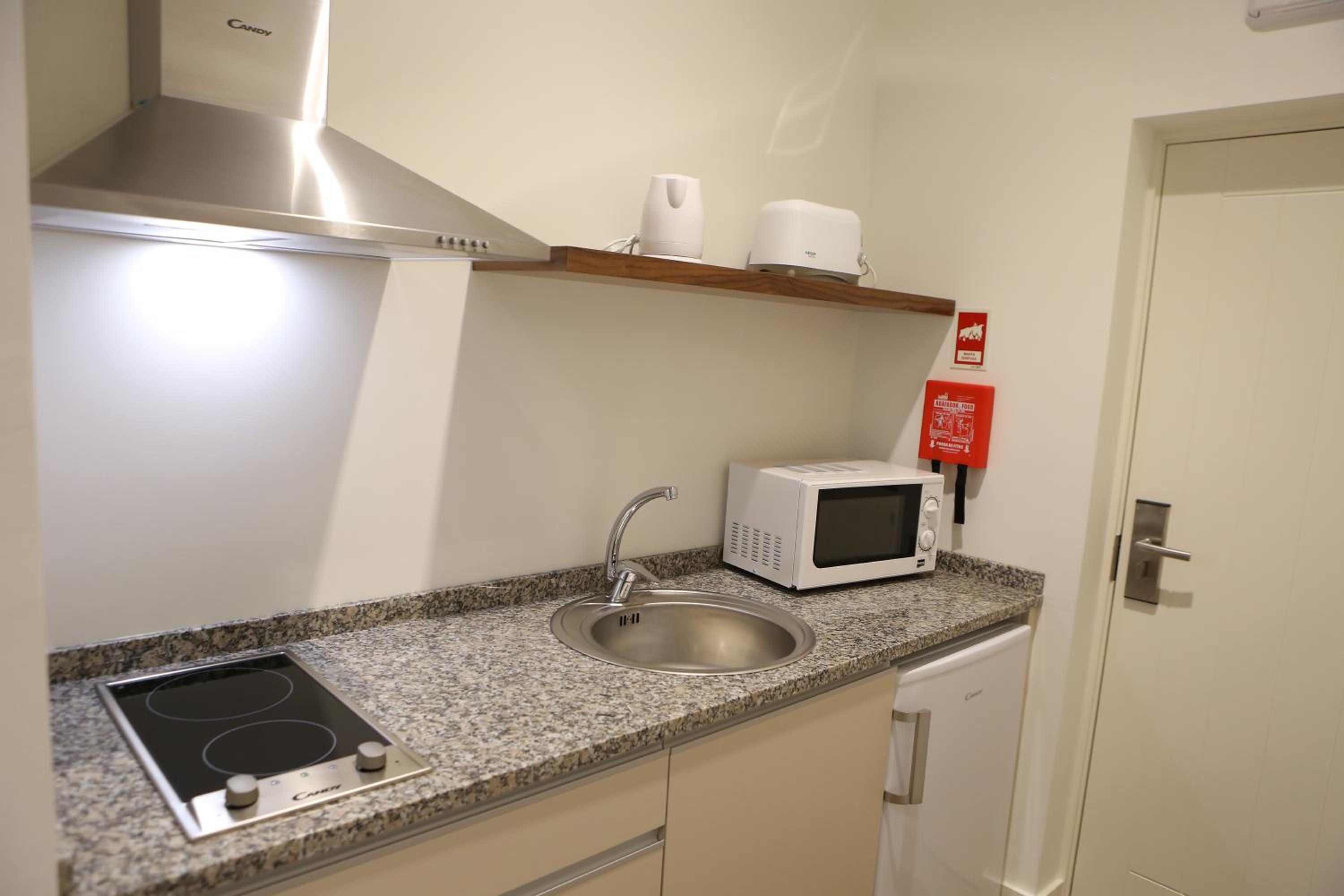 Double or Twin Room with Balcony - Photo 11