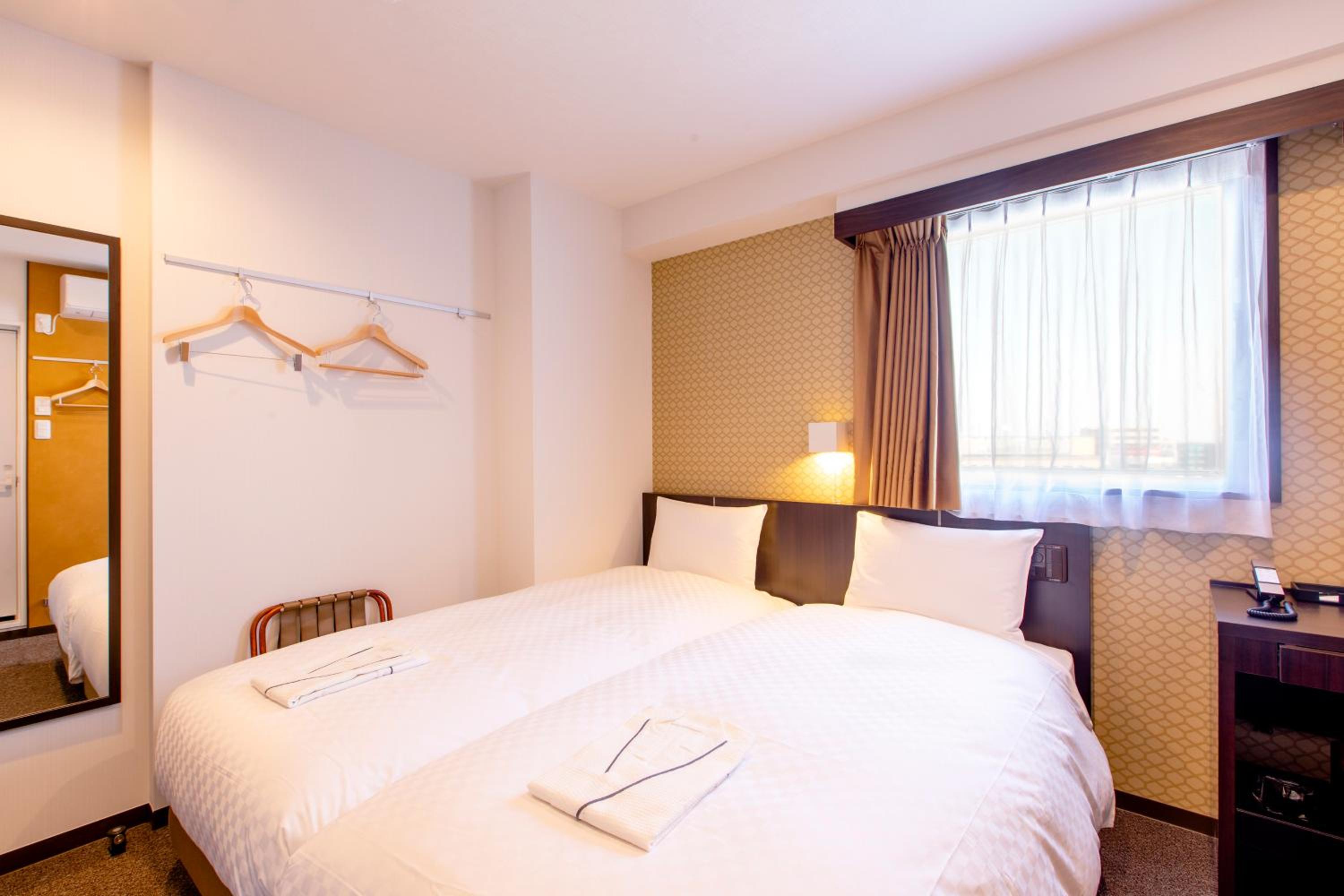 Twin Room - Non-Smoking photo 1