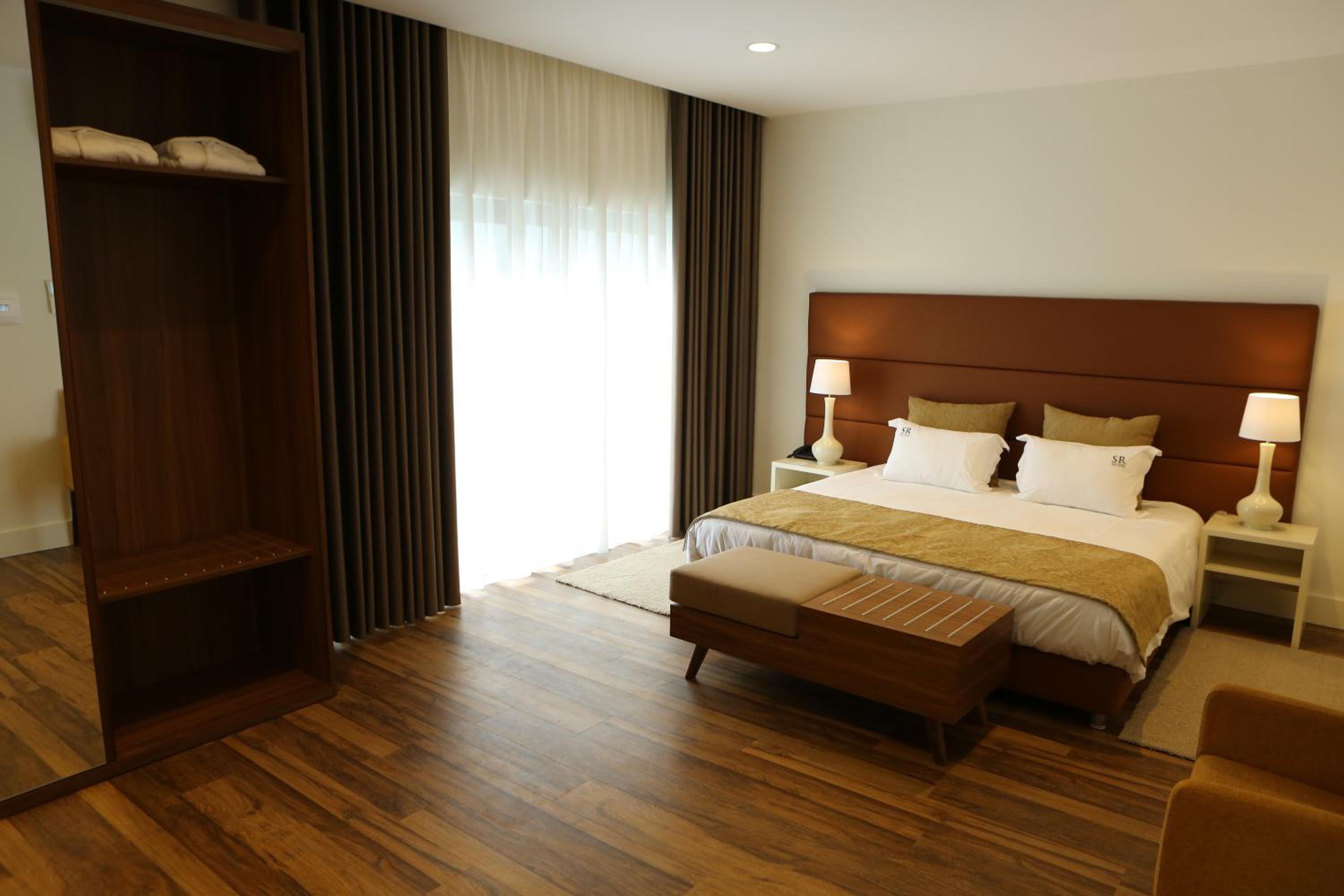 Deluxe Double or Twin Room with Balcony - Photo 1