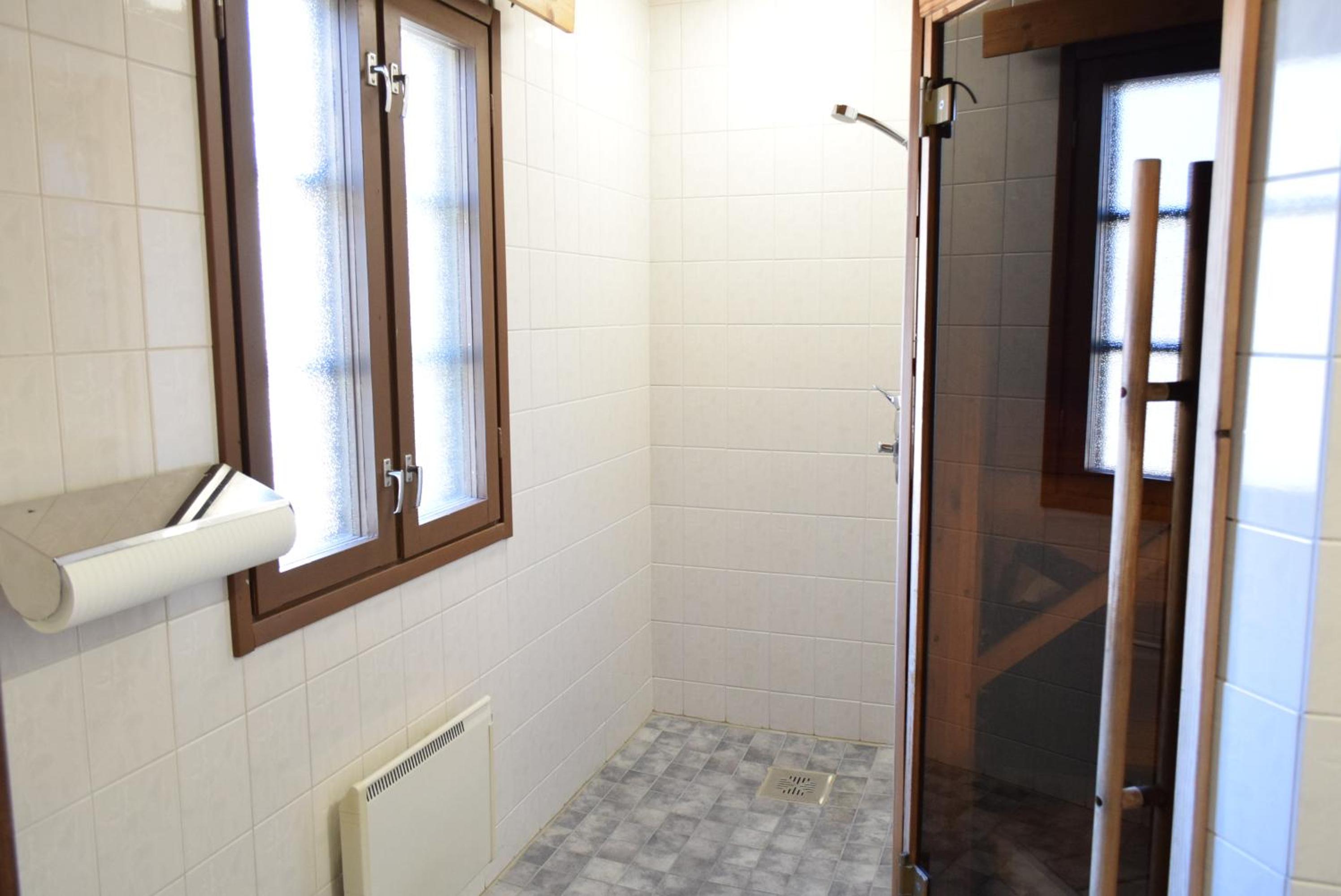 Three-Bedroom Cottage with Sauna (6 Adults) photo 3