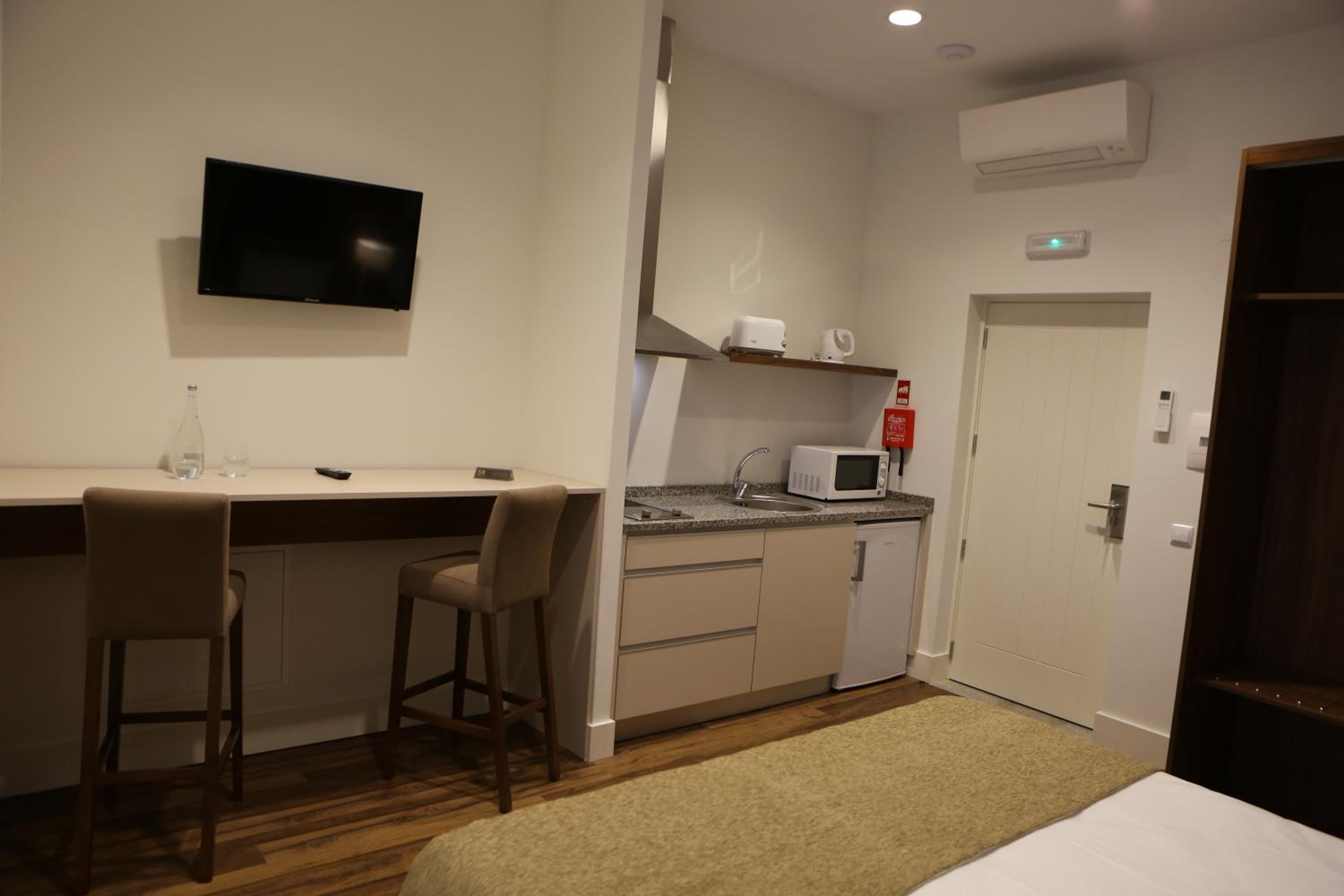 Double or Twin Room - Photo 6