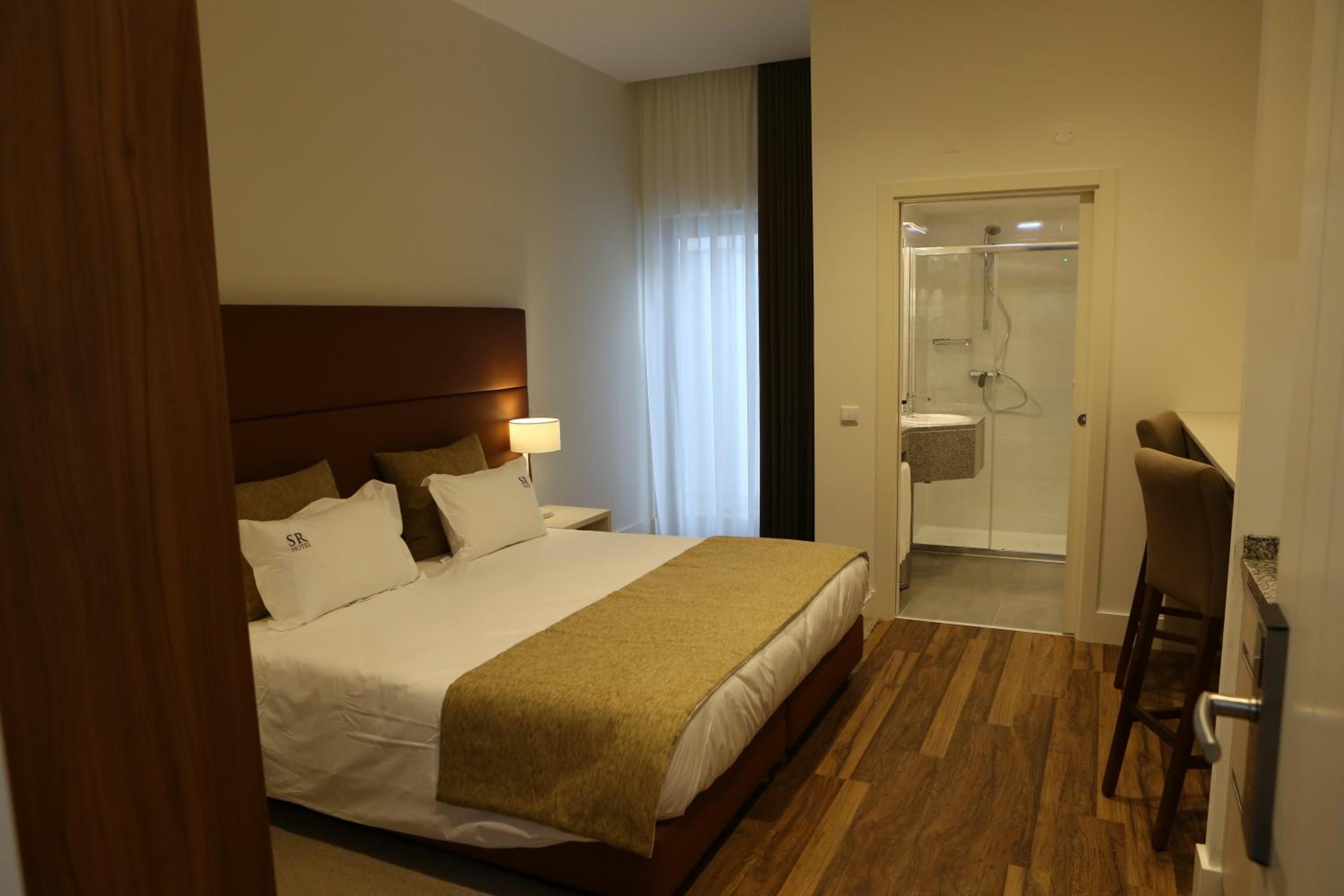 Double or Twin Room - Photo 5