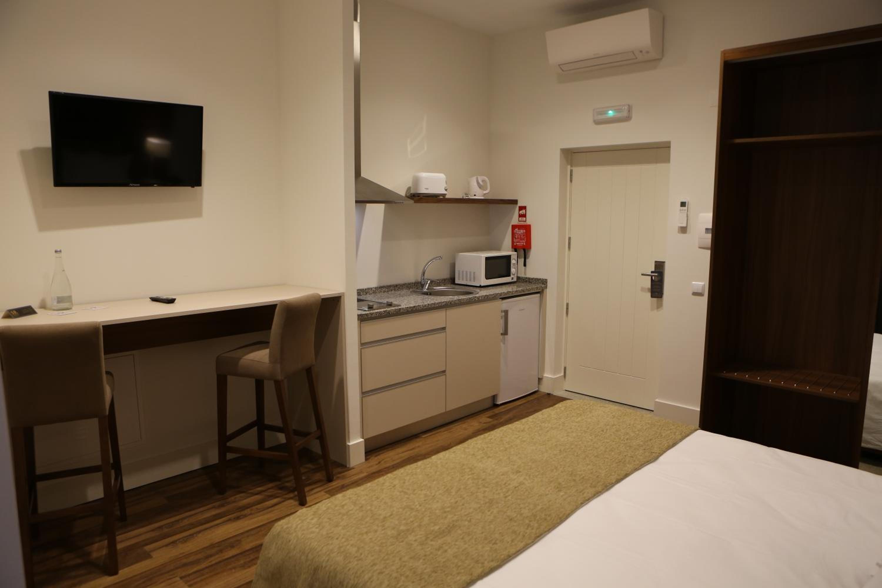 Double or Twin Room - Photo 4